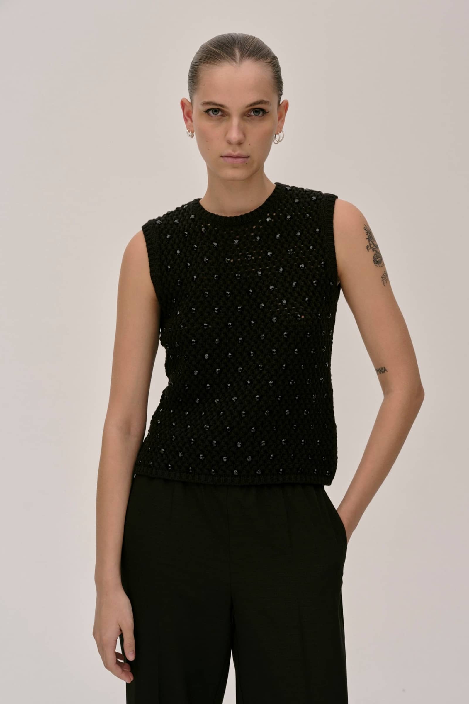 Sonny Knit Top - Black made by HERSKIND