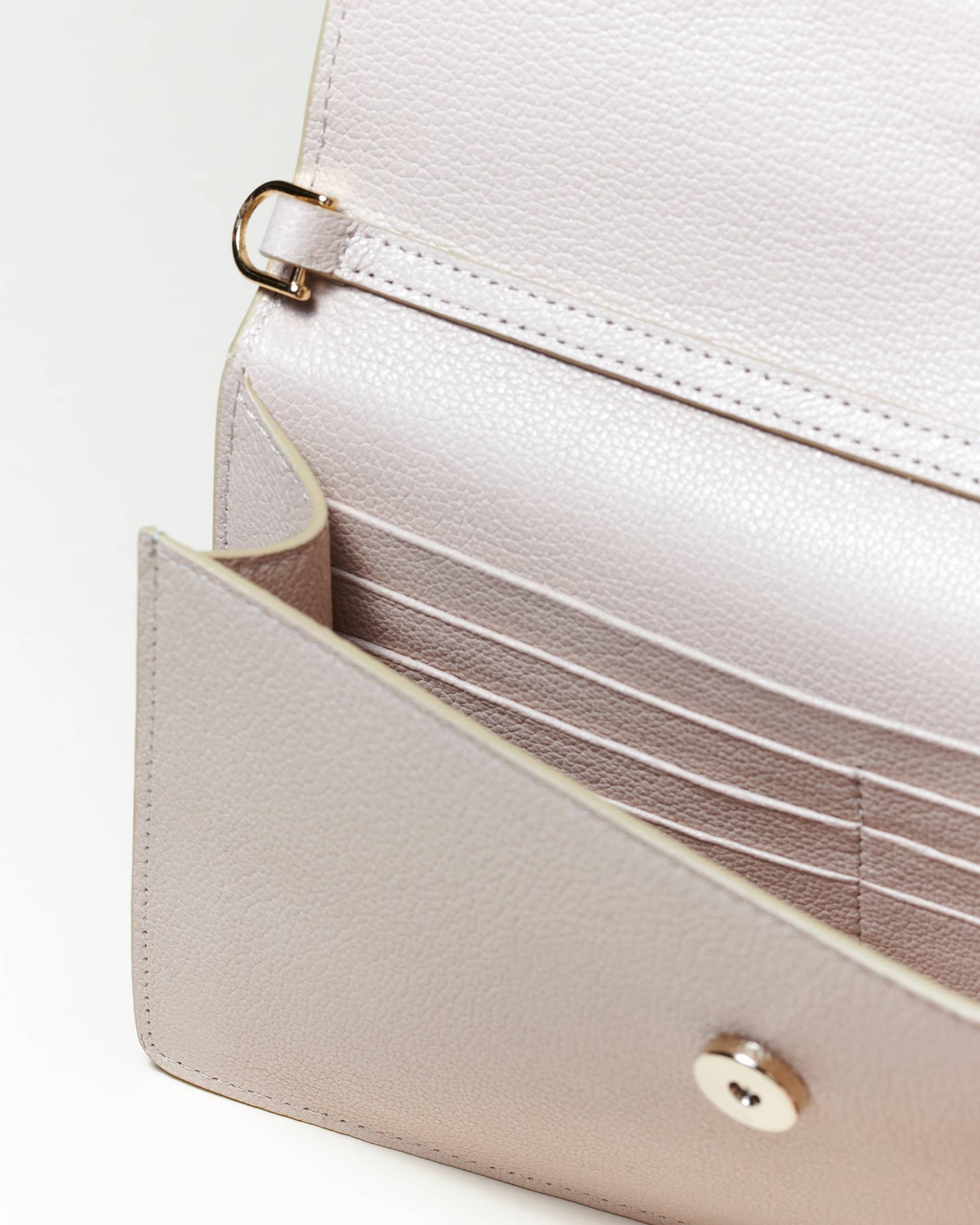 Harper in Ecru made by Sepi Agari