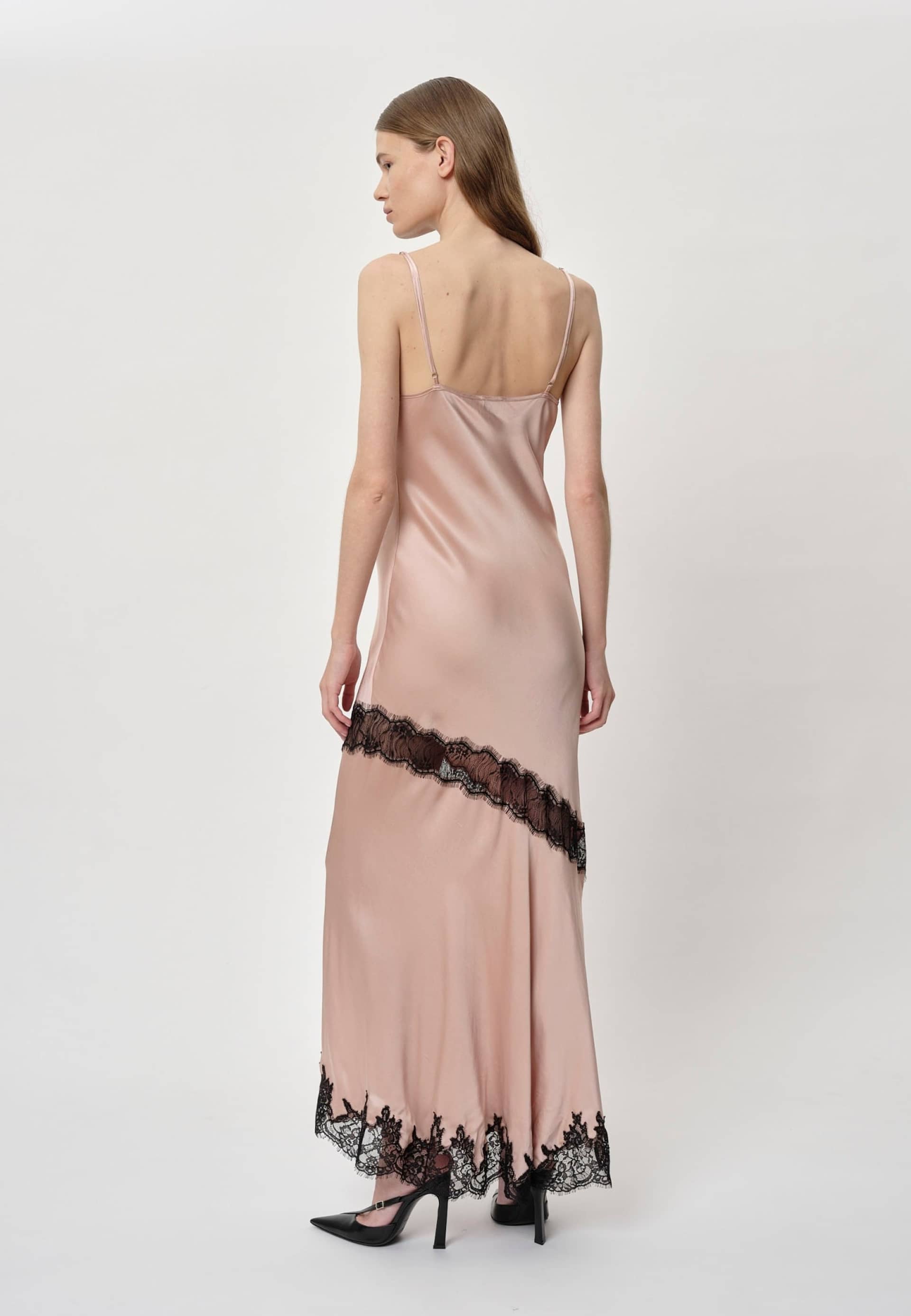 Nelly Dress - Powder made by HERSKIND