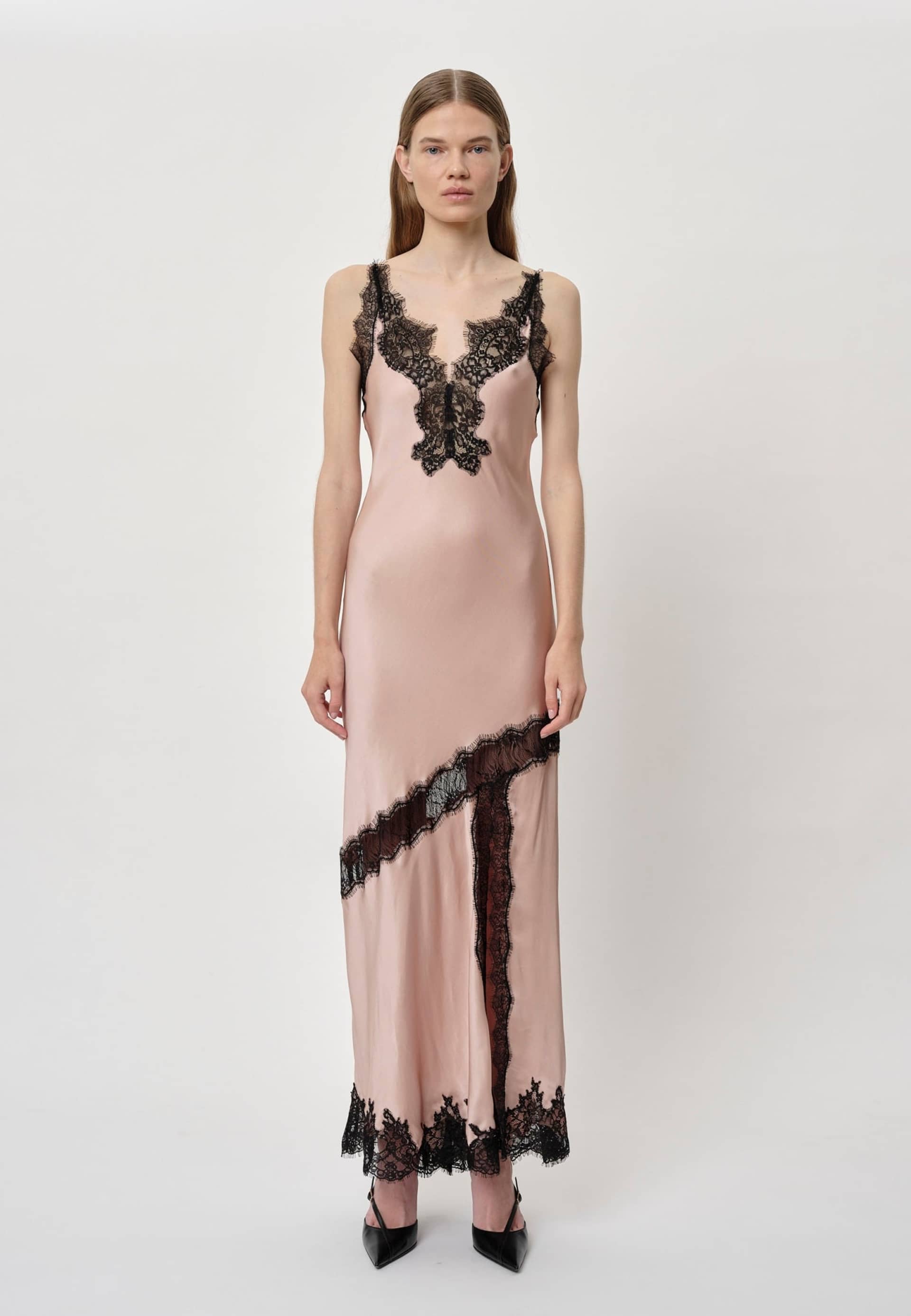 Nelly Dress - Powder made by HERSKIND