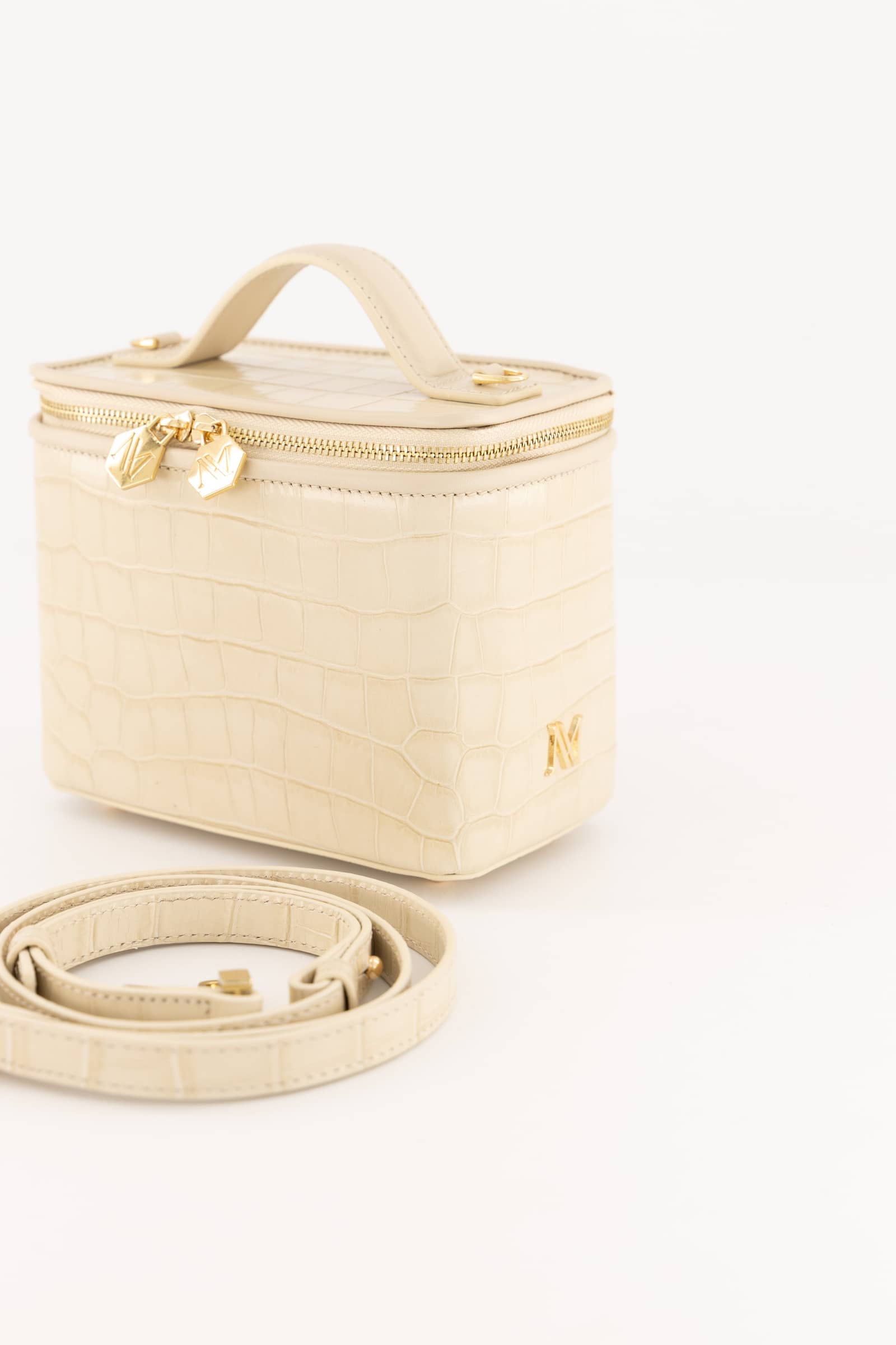 Betty Beyaz made by Maven Bag