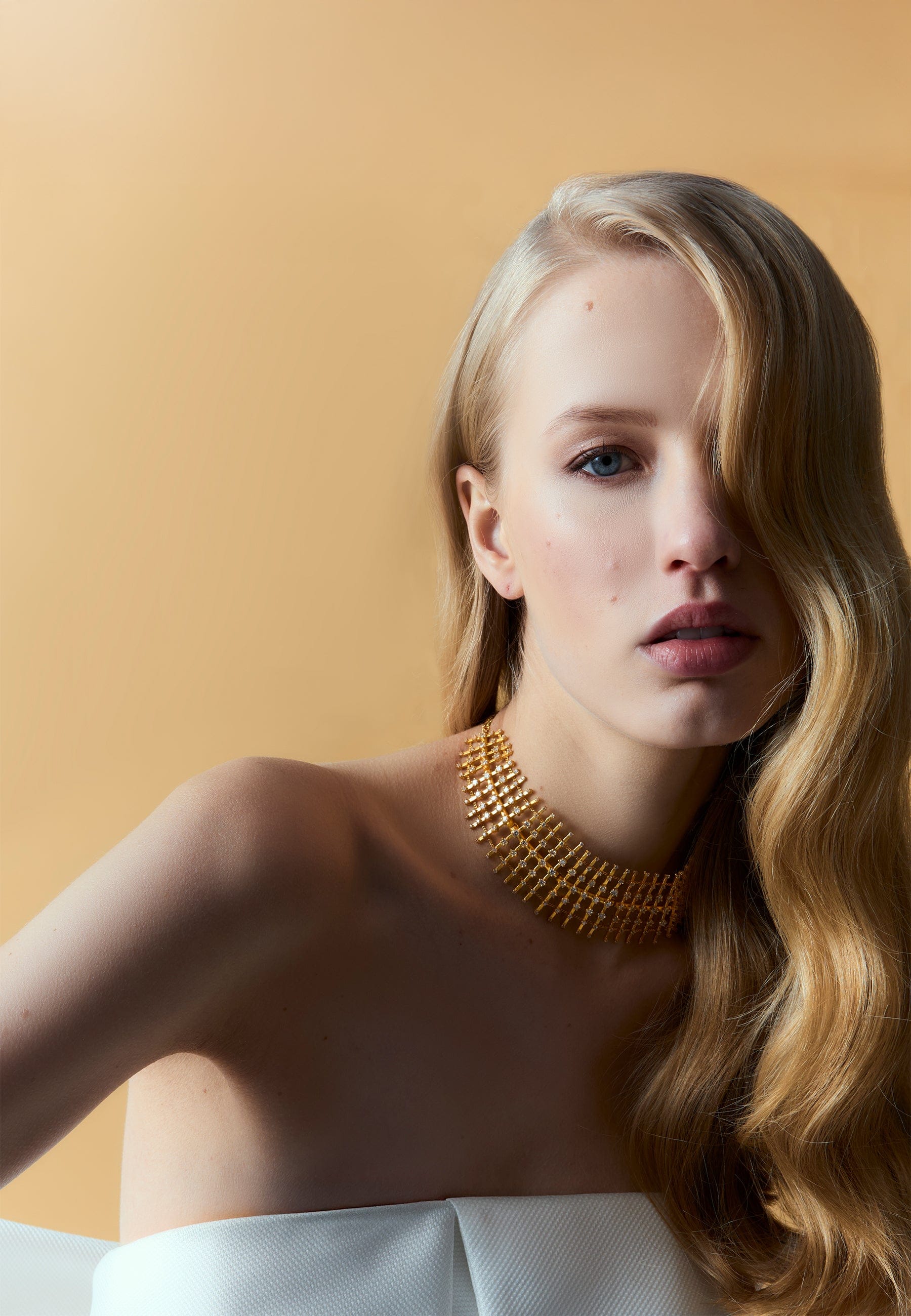 Choker Dorado Helia made by Lavani Jewels