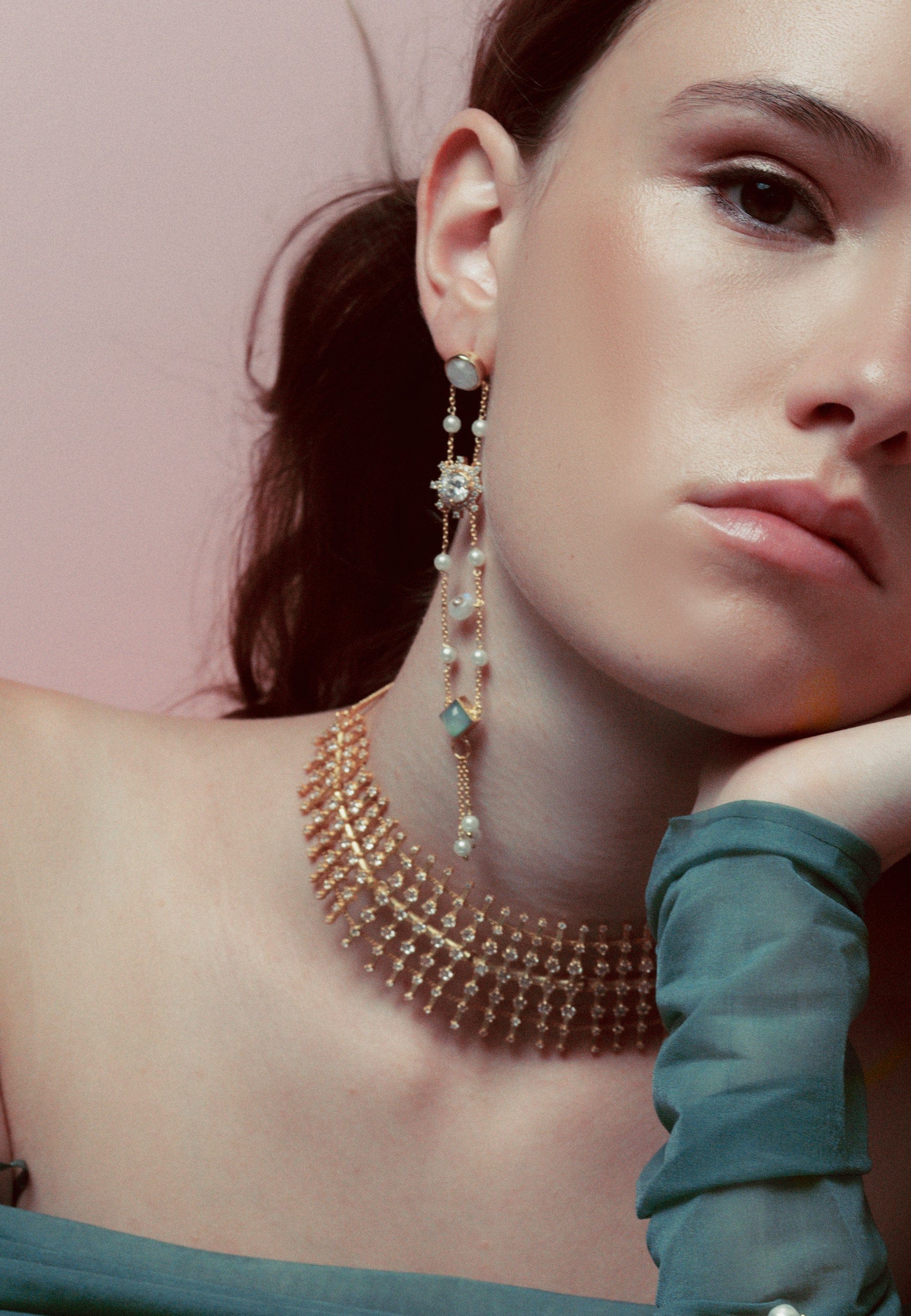 Choker Dorado Helia made by Lavani Jewels