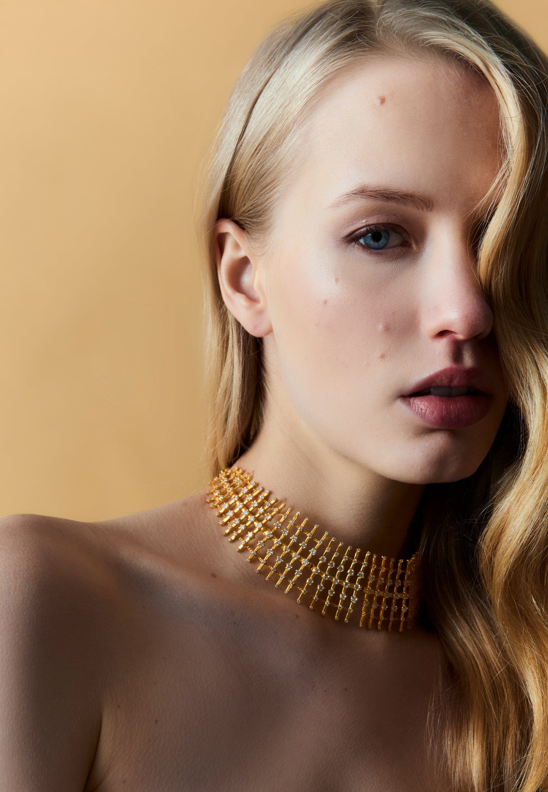 Choker Dorado Helia made by Lavani Jewels