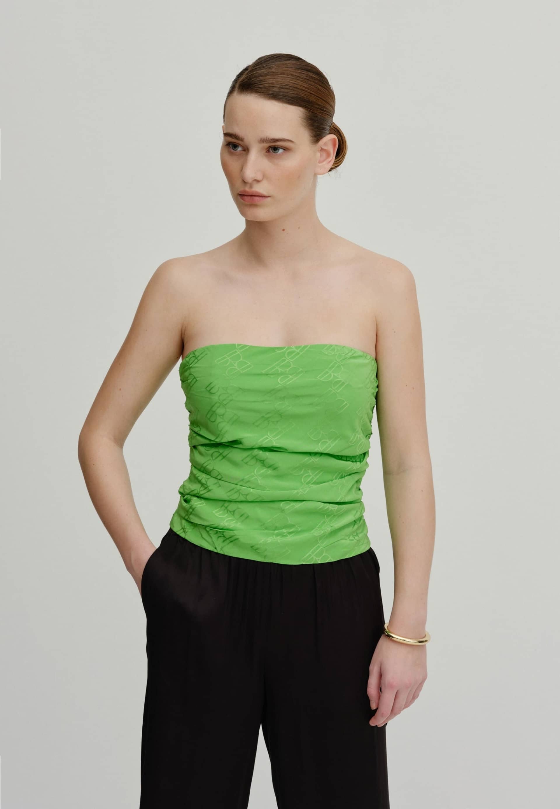 Milo Top - Grass Green in Green made by HERSKIND