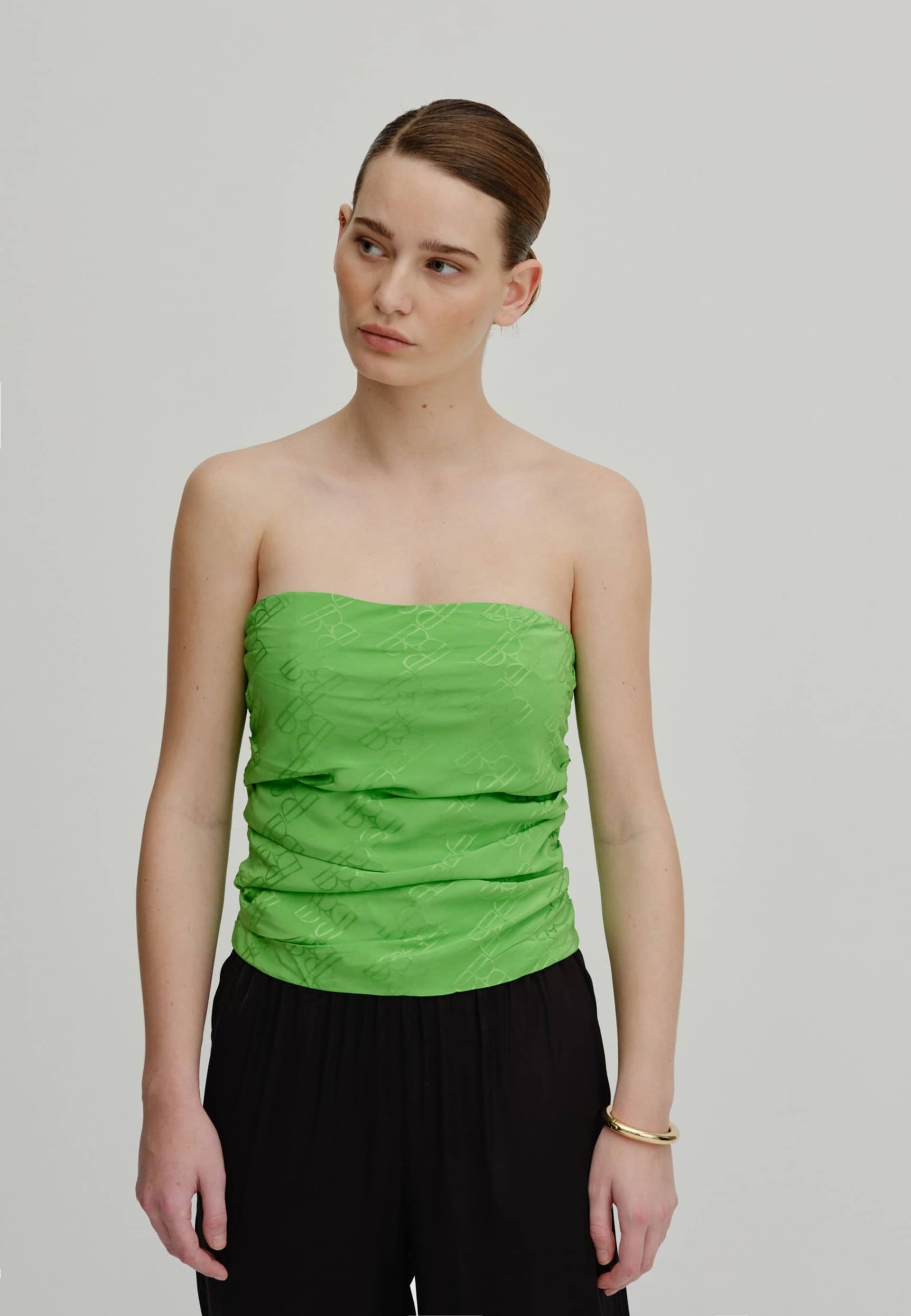 Milo Top - Grass Green in Green made by HERSKIND