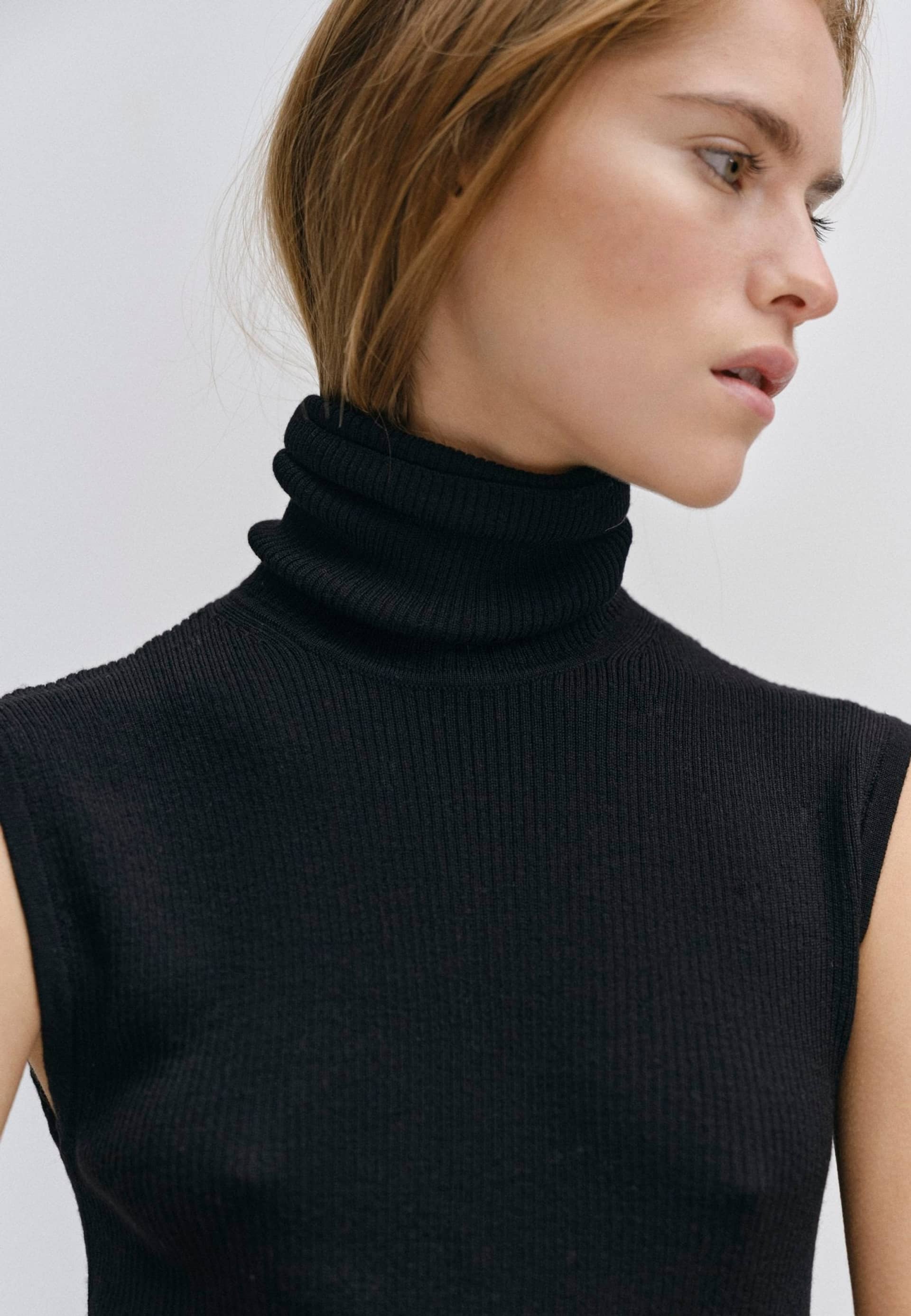 Baily Knit Vest - Black made by HERSKIND
