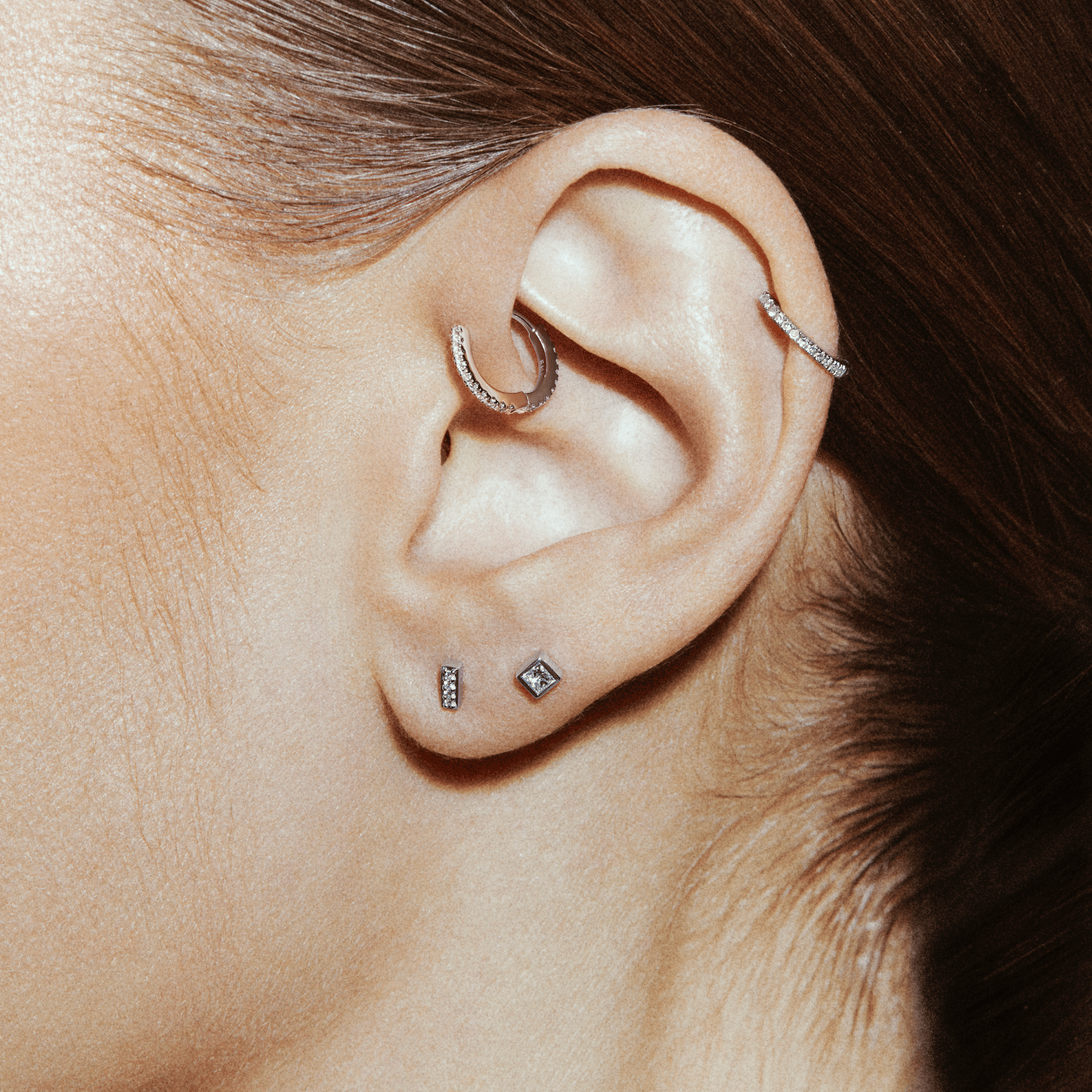 HUGGIE WHITE DIAMOND & WHITE GOLD - 9mm made by ENNUI