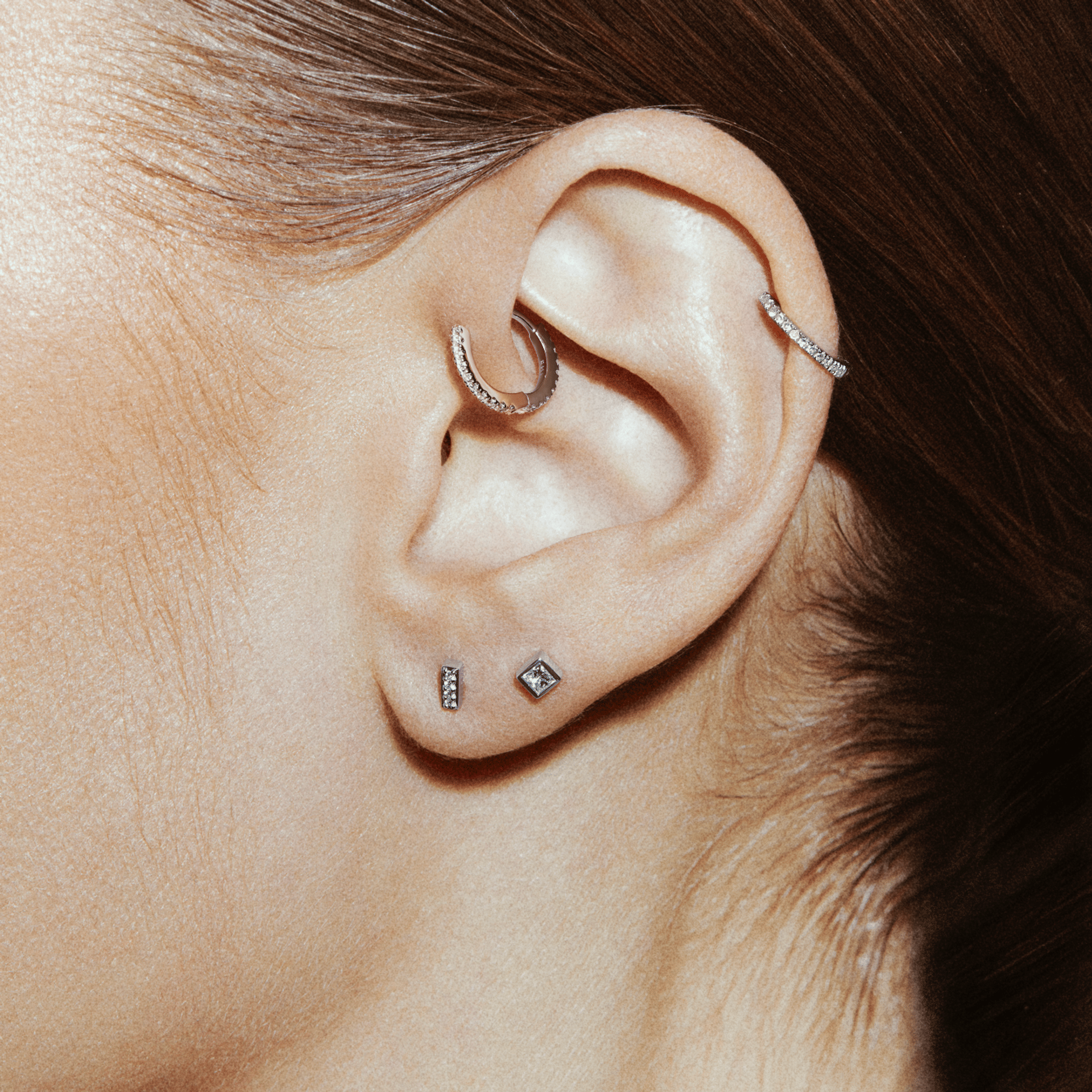 HUGGIE WHITE DIAMOND & WHITE GOLD - 9mm made by ENNUI