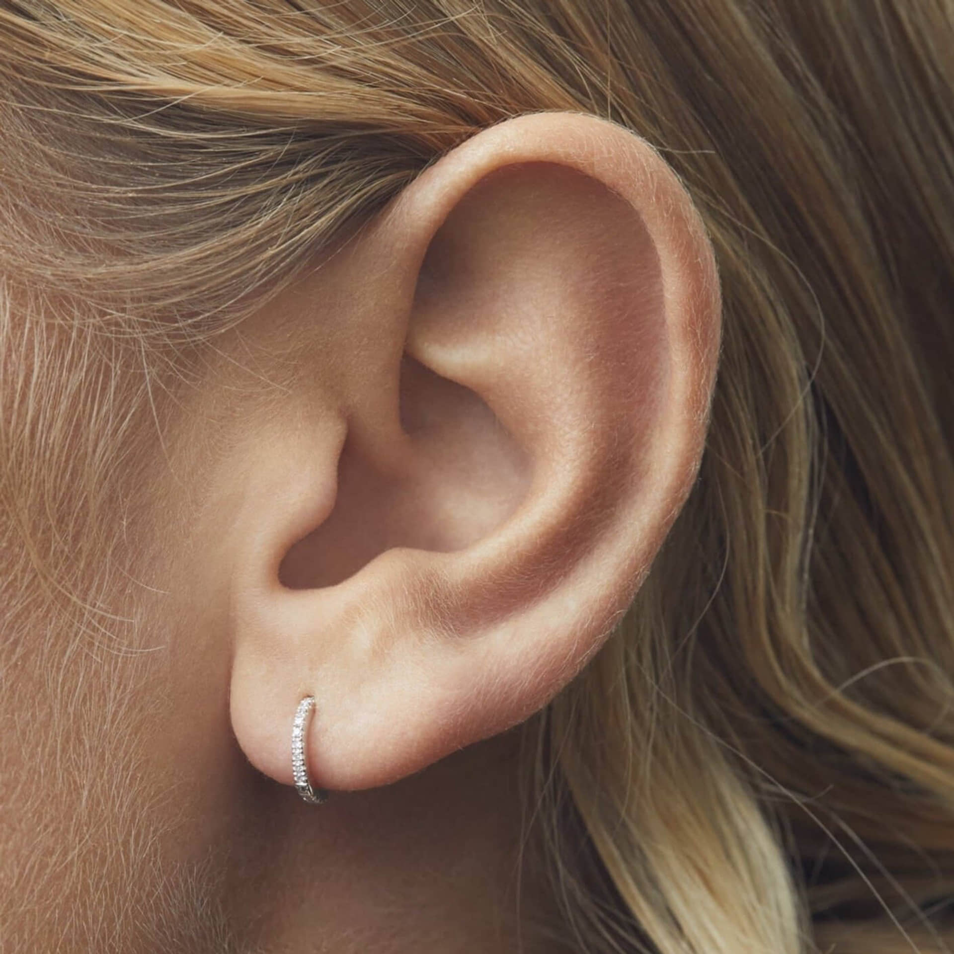 HUGGIE WHITE DIAMOND & WHITE GOLD - 9mm made by ENNUI