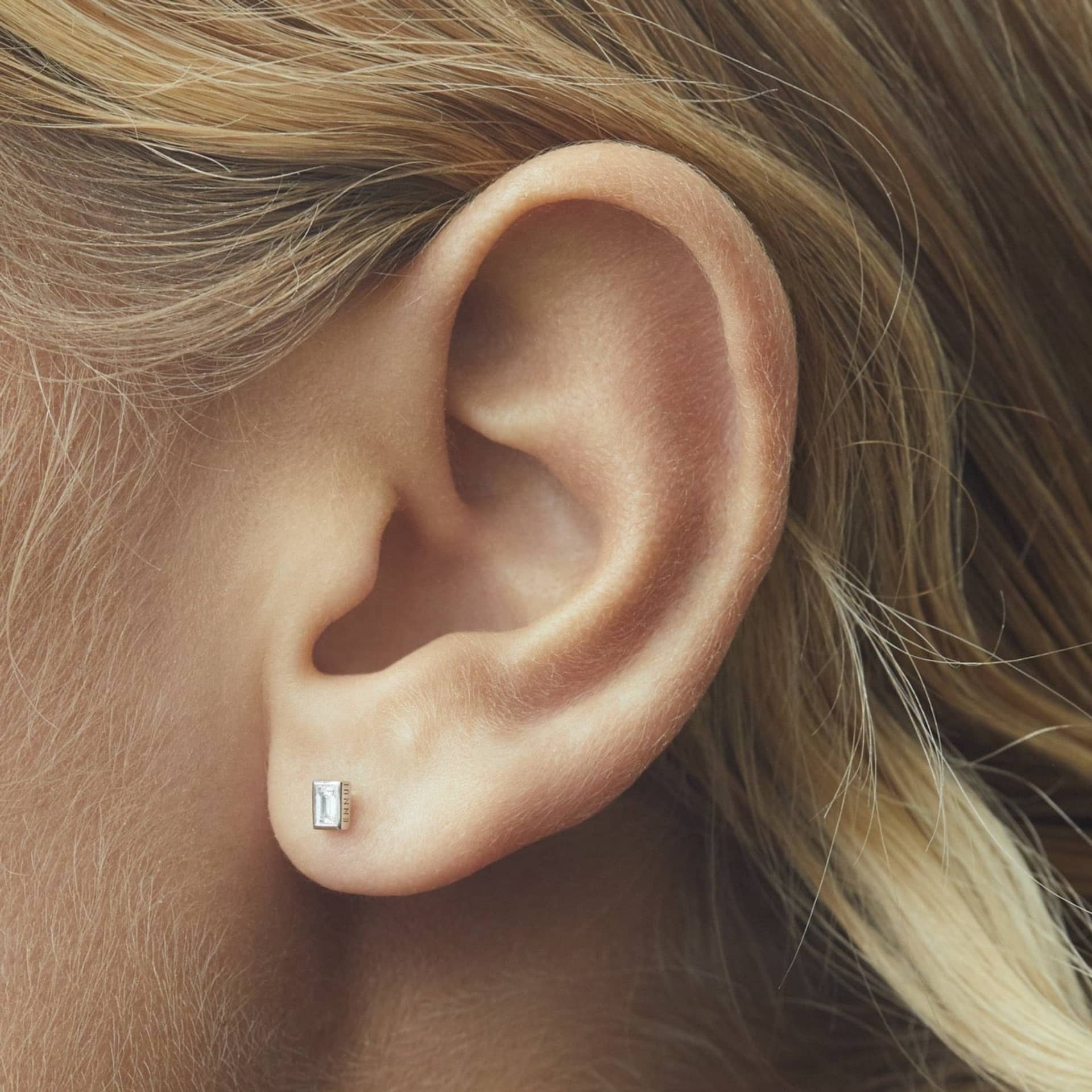 RECTANGULAR LABRET - WHITE DIAMOND & WHITE GOLD made by ENNUI