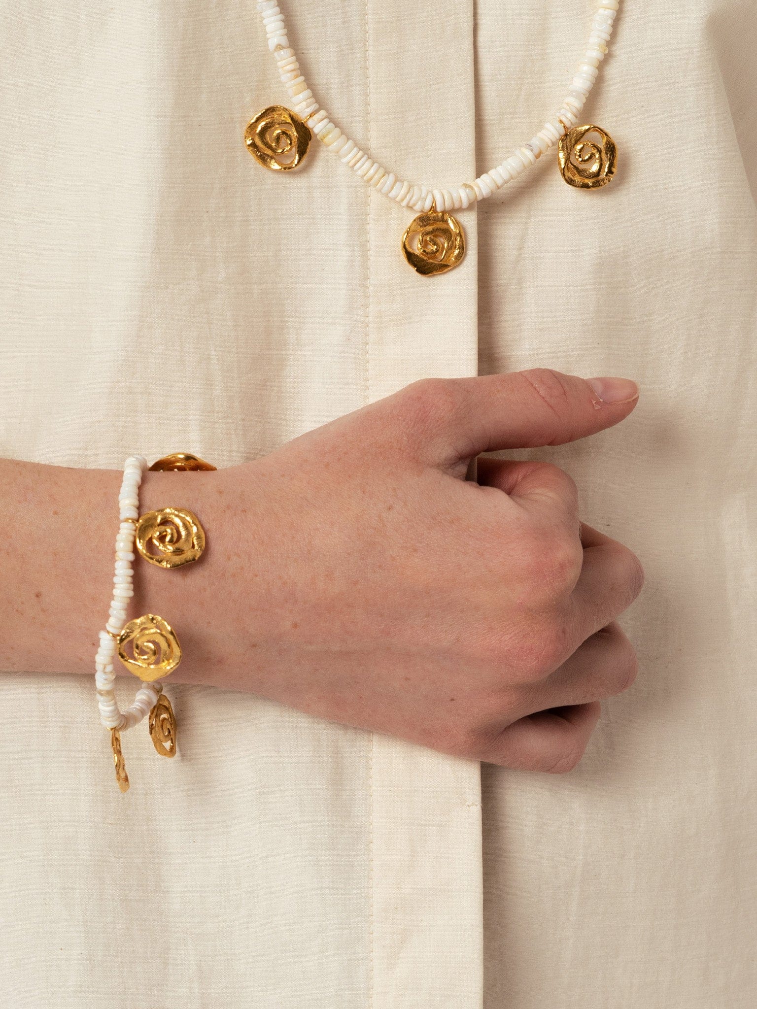 Origin Opal Bracelet Gold made by Eva Remenyi