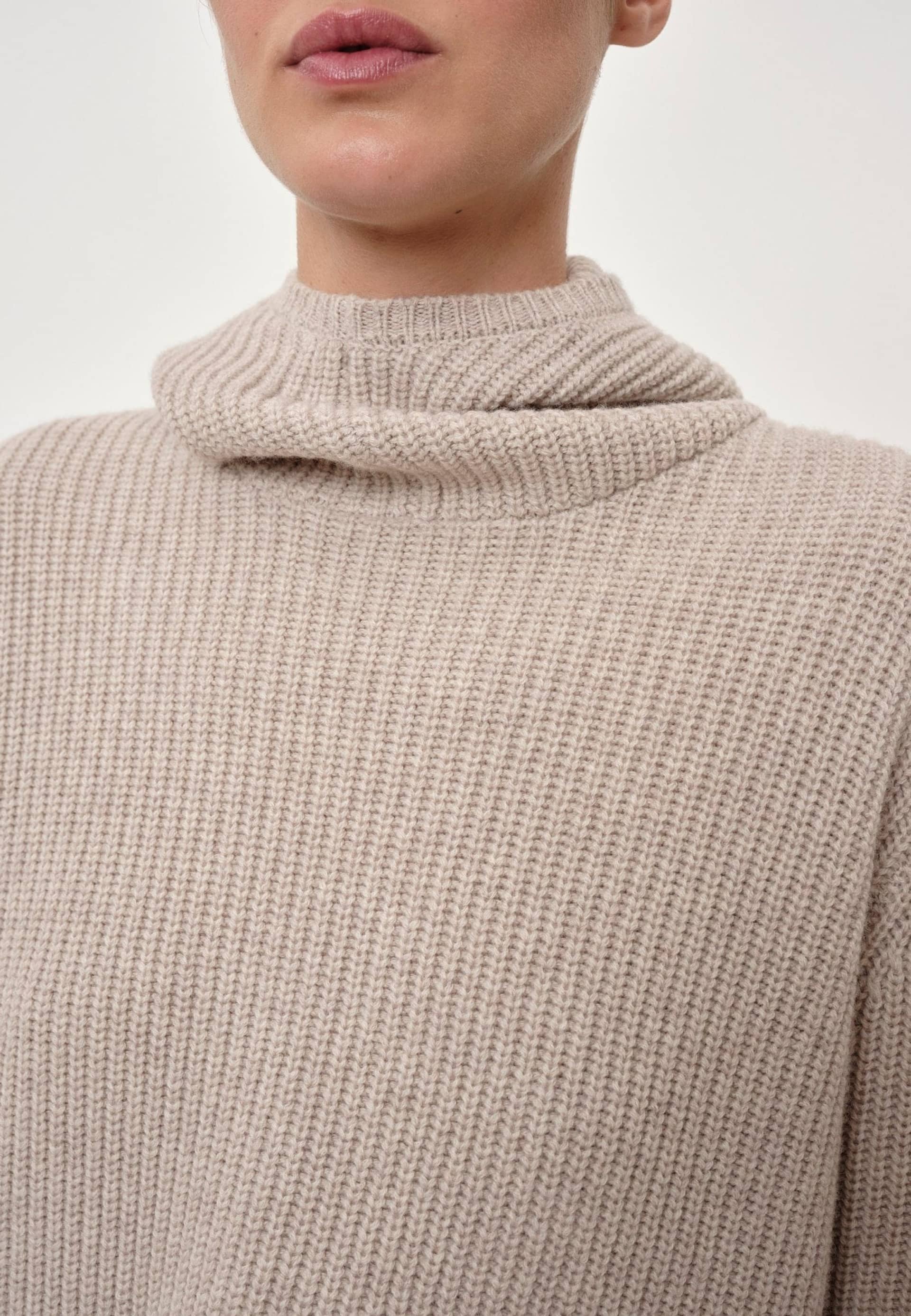 Holy Knit Hoodie - Sand made by HERSKIND