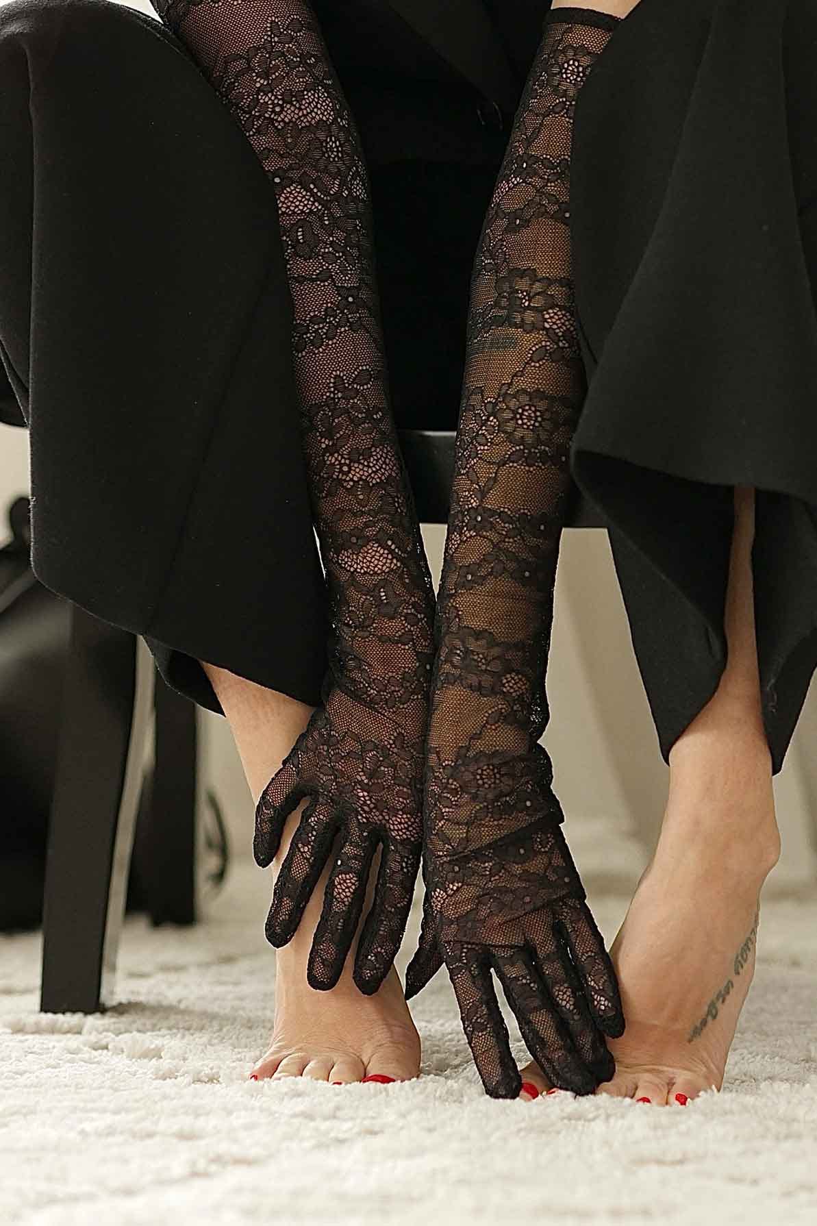 Lace Long Black made by Handsome Stockholm