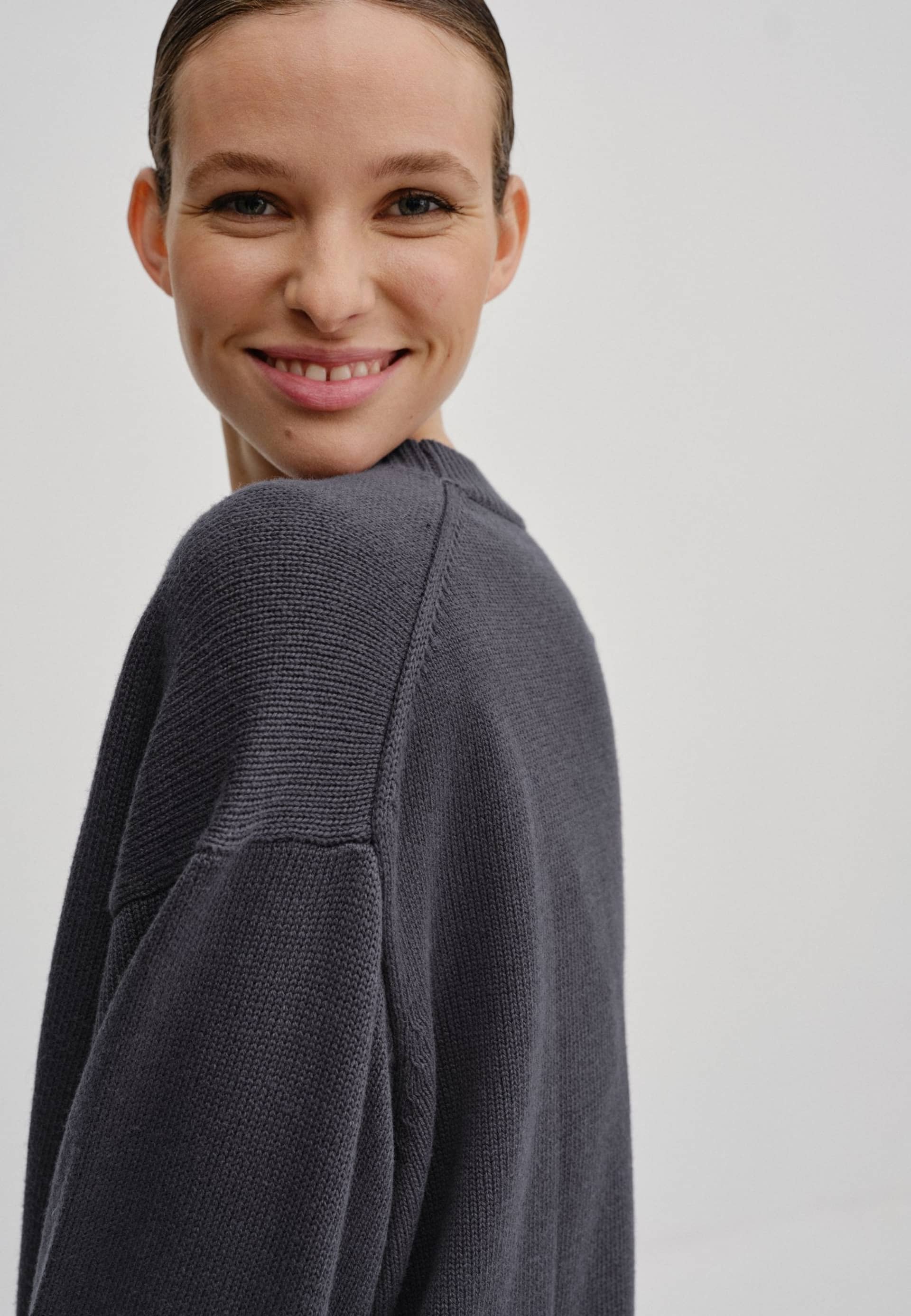 Doofa Knit Roundneck - Grey melange in Grey made by HERSKIND