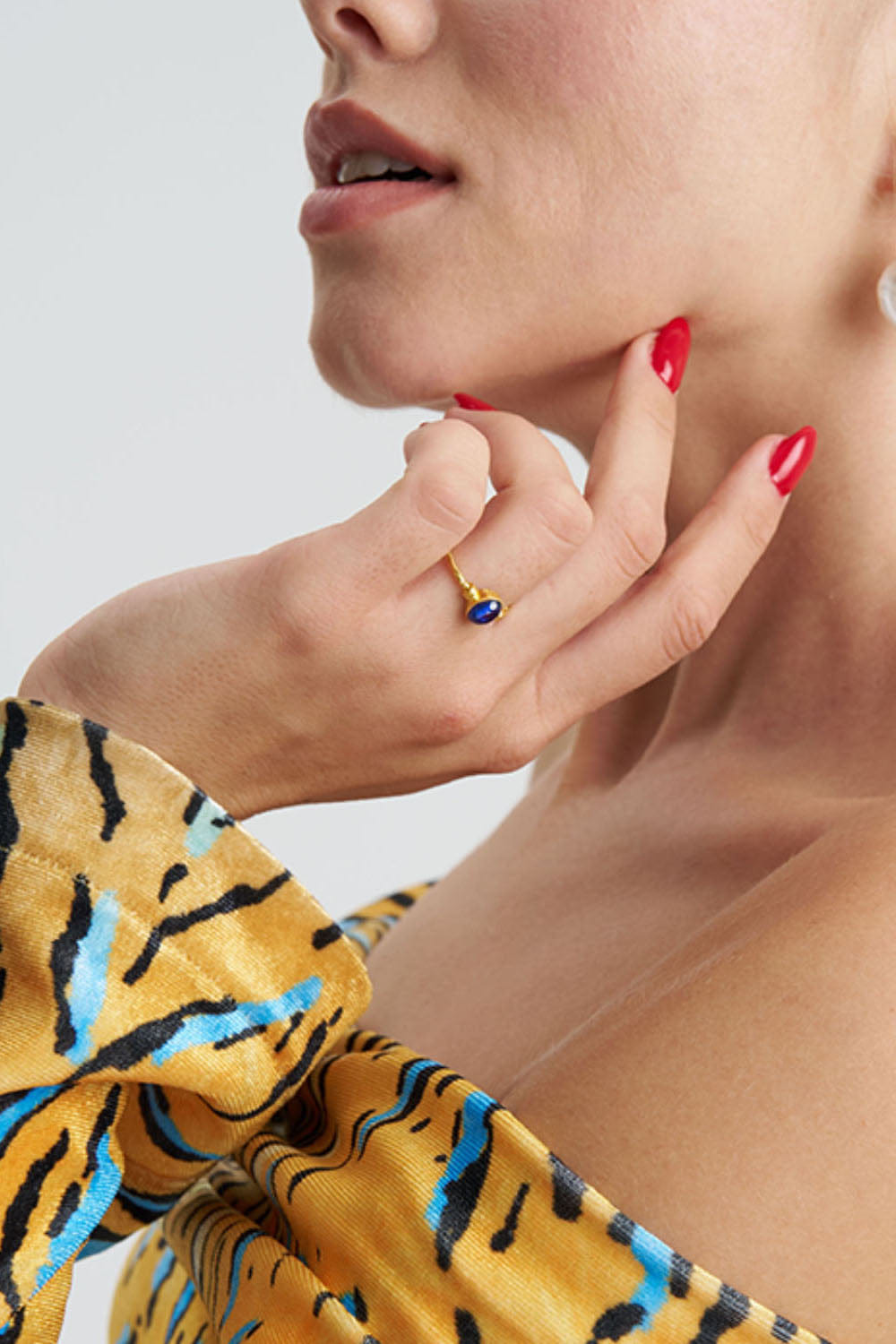 Sapphire Gold Ring made by Lora Istanbul