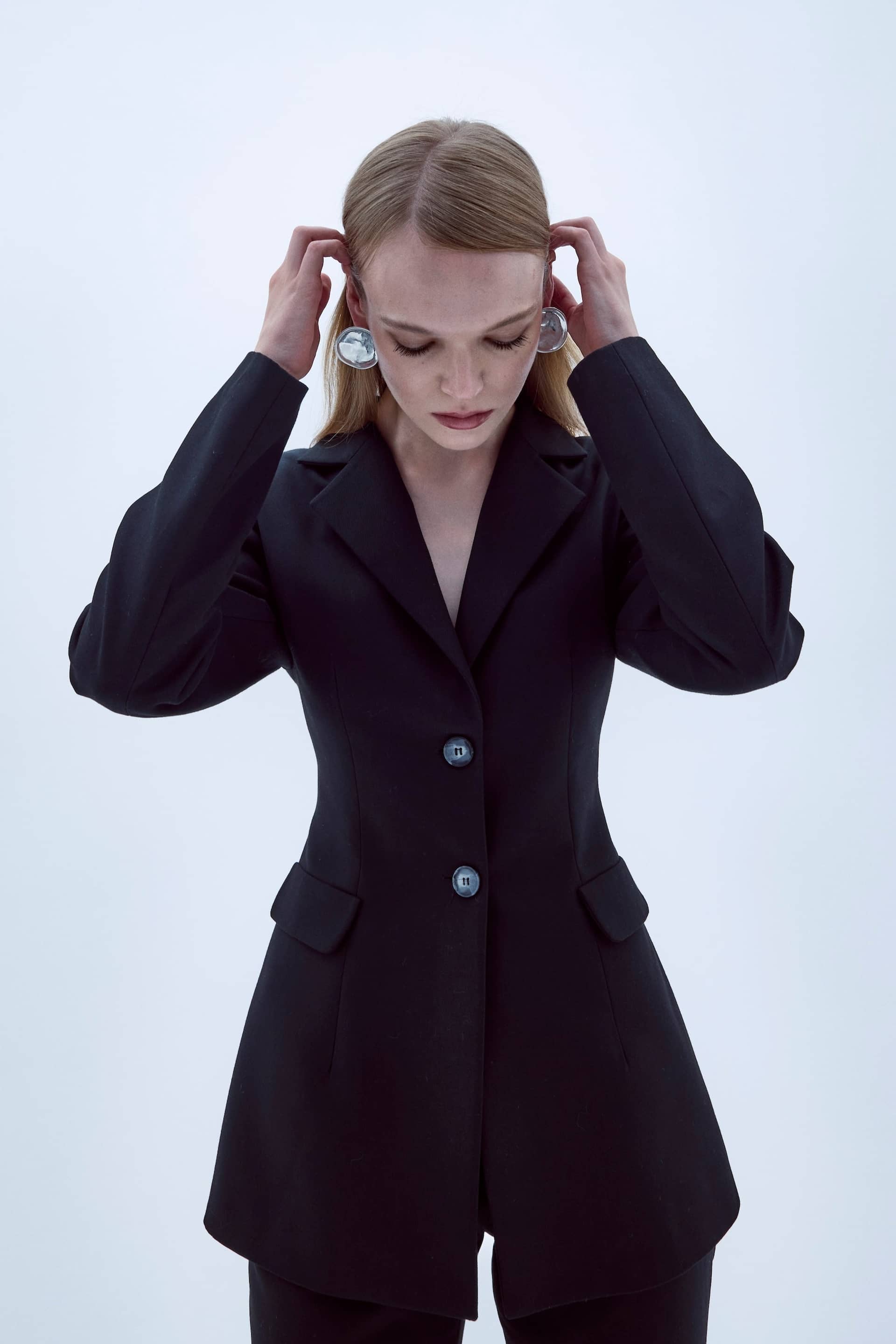 MARYLEBONE FITTED JACKET IN BLACK made by Nazli Ceren