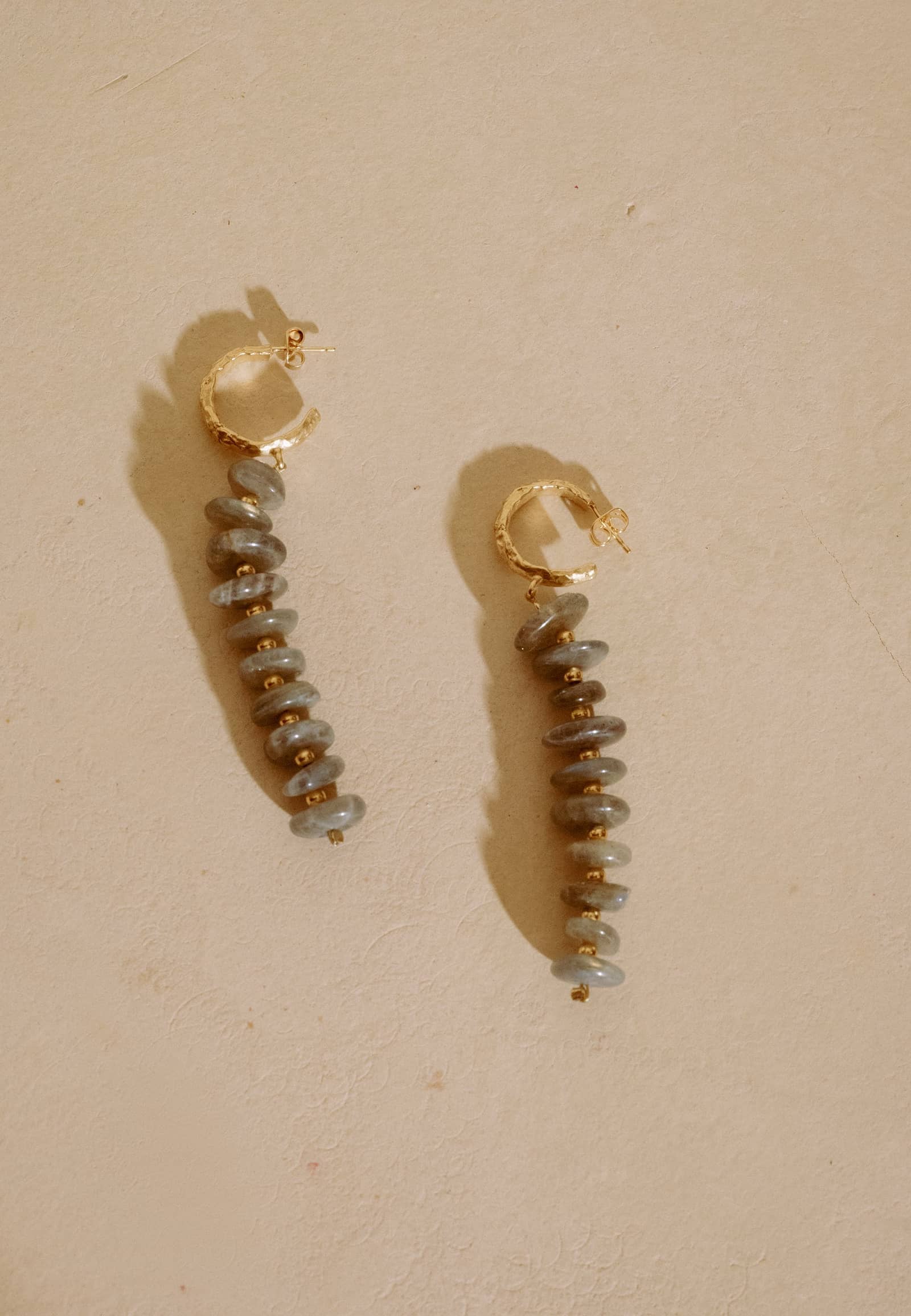 Aros Mizu Gris made by Lavani Jewels