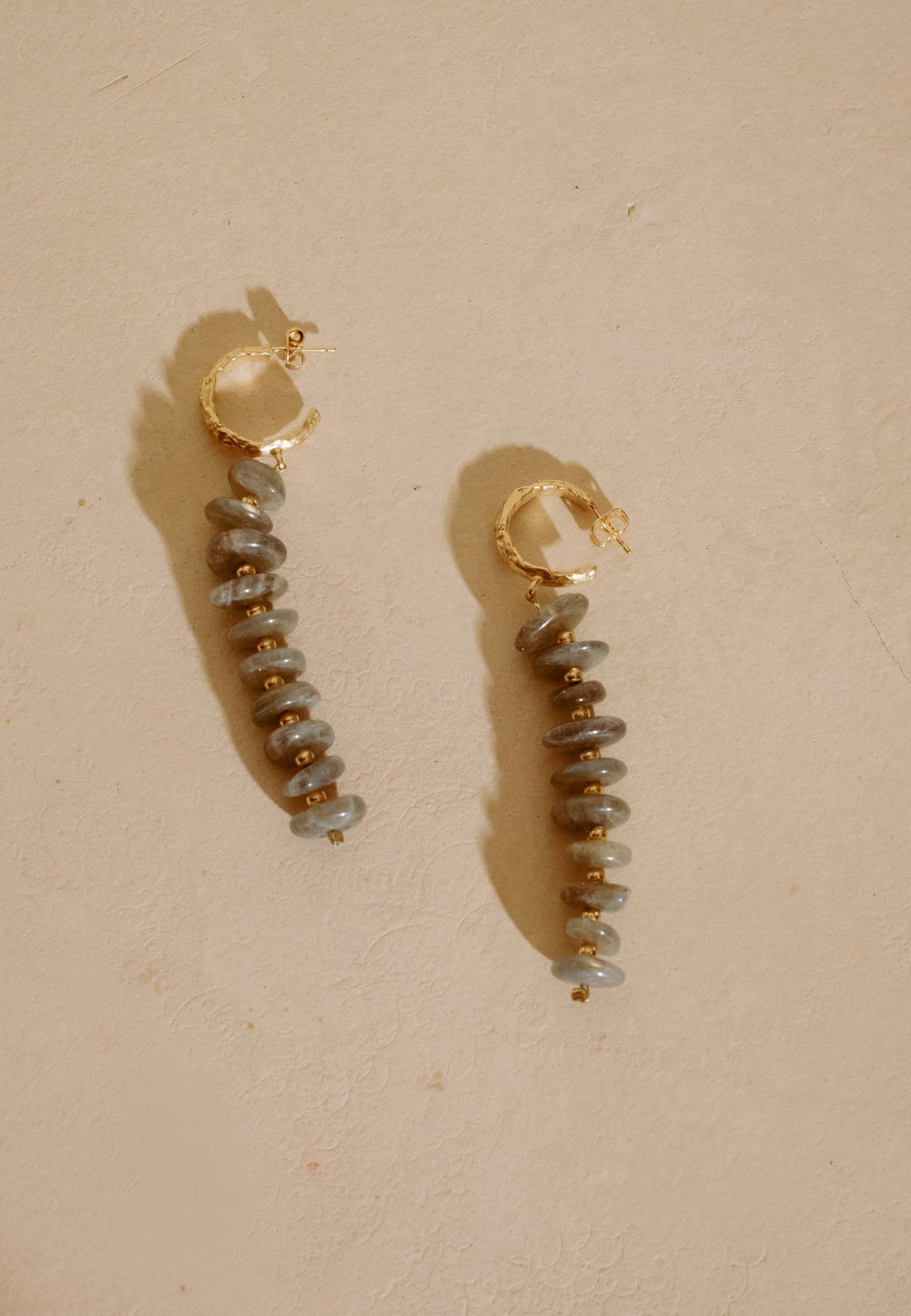 Aros Mizu Gris made by Lavani Jewels