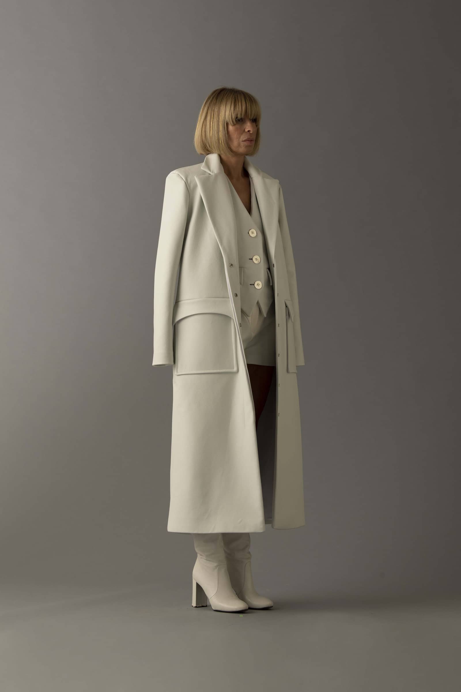 ICE LEATHER VEST in White made by Vestiaire d'un Oiseau Libre