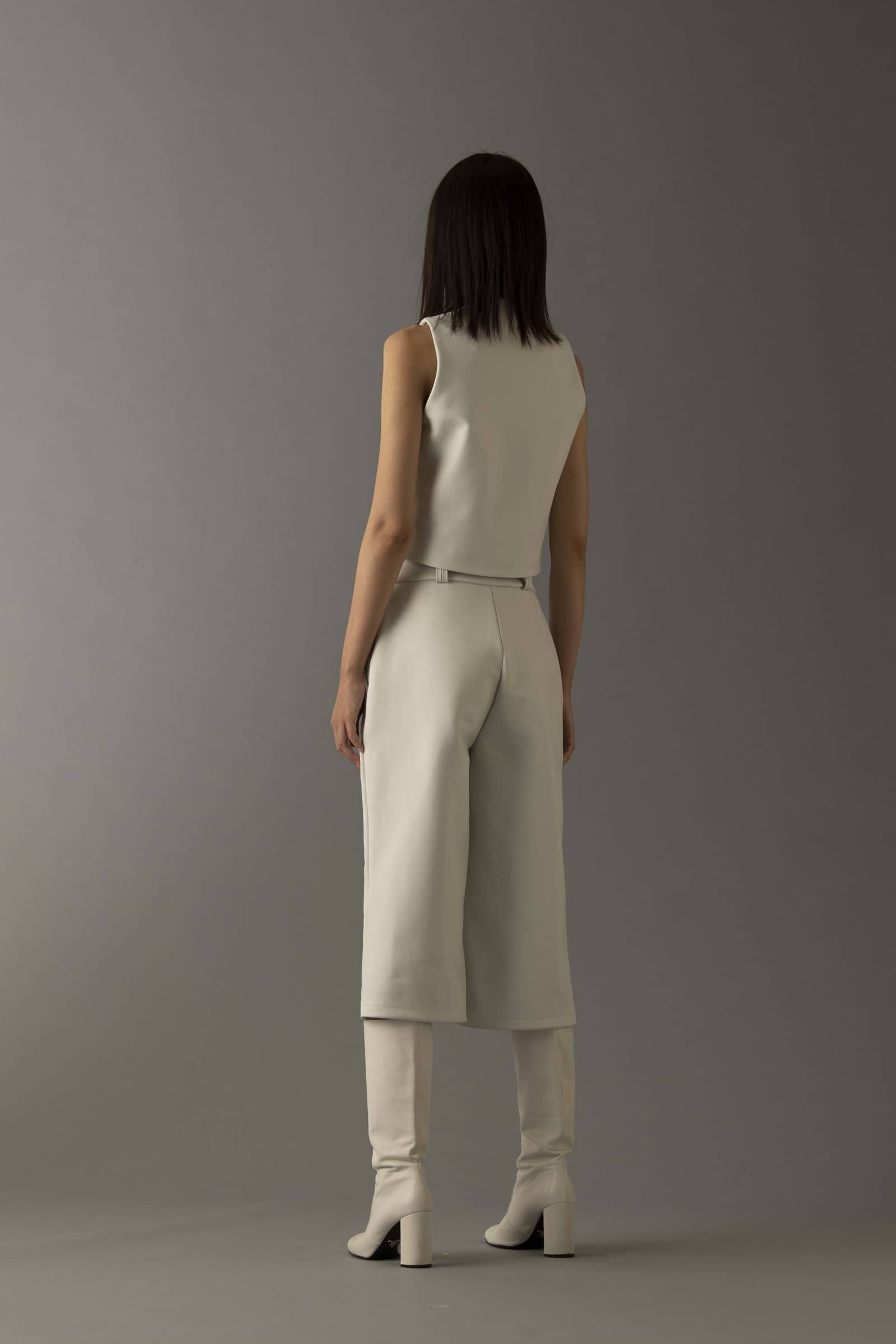 ICE LEATHER VEST in White made by Vestiaire d'un Oiseau Libre