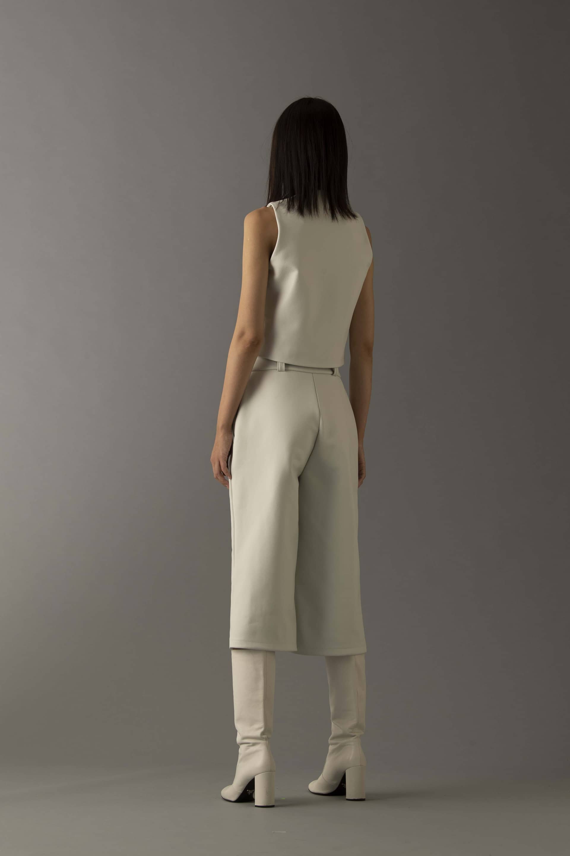 ICE LEATHER VEST in White made by Vestiaire d'un Oiseau Libre