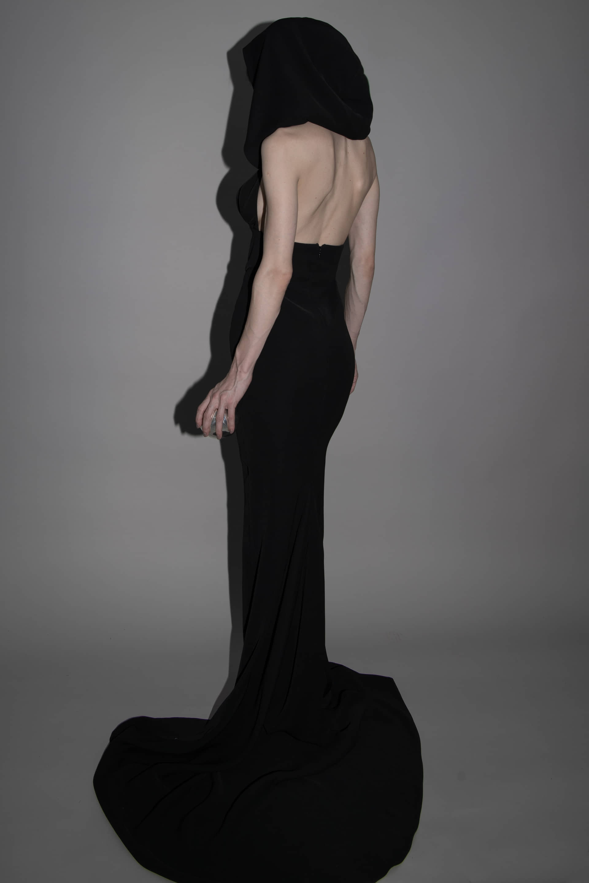 HOODED GOWN in Black made by Vestiaire d'un Oiseau Libre