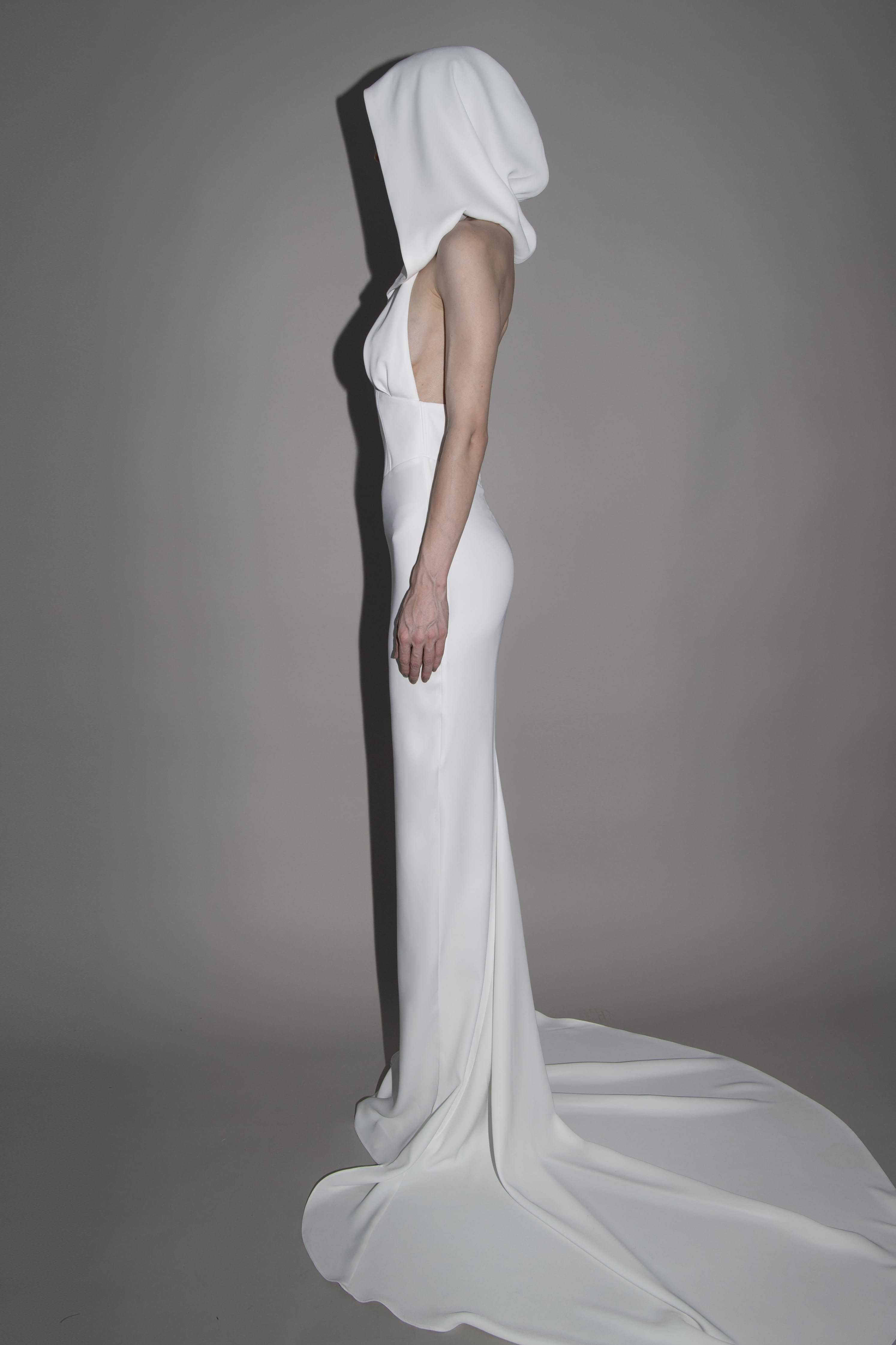 HOODED GOWN in White made by Vestiaire d'un Oiseau Libre