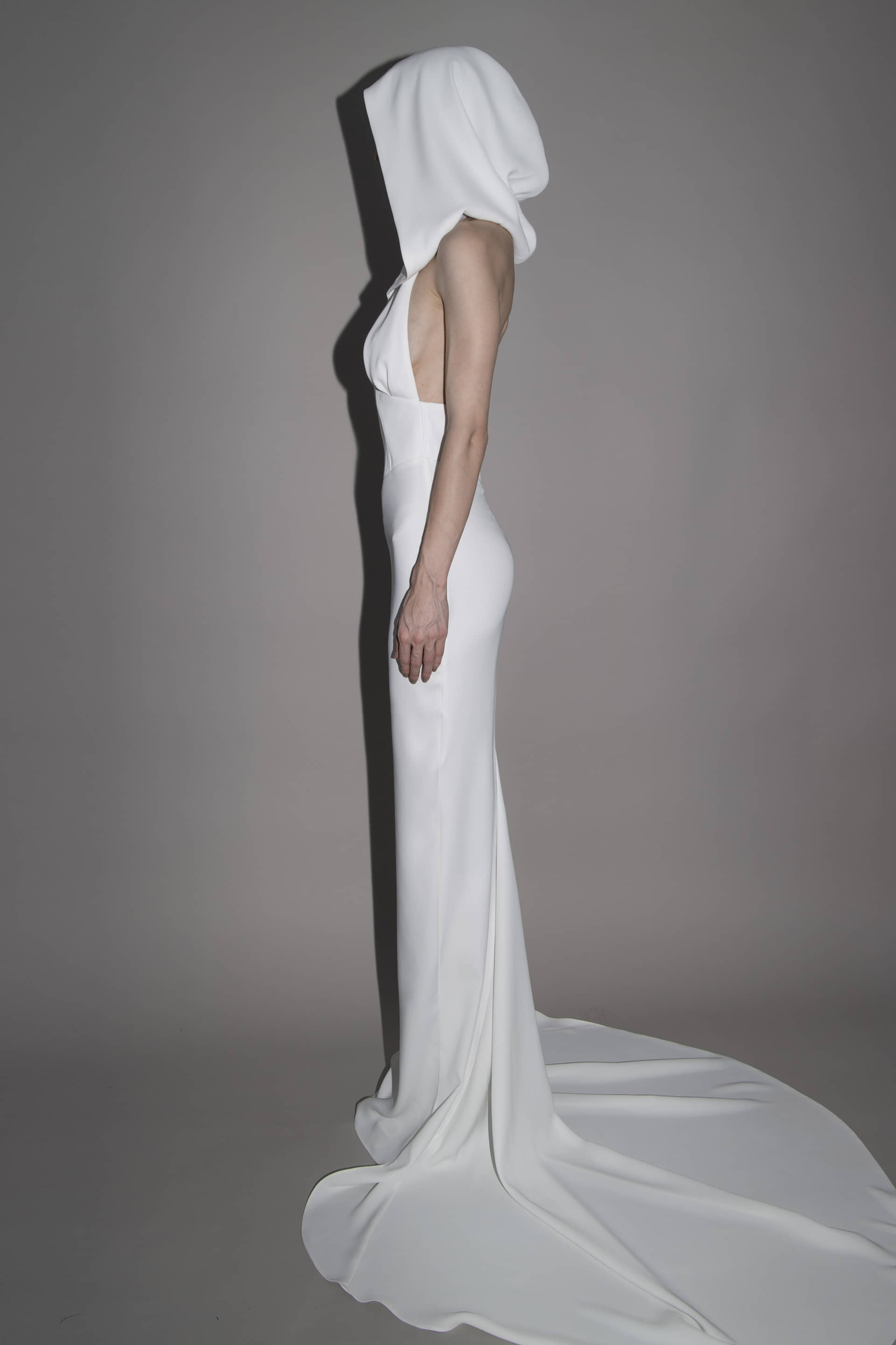 HOODED GOWN in White made by Vestiaire d'un Oiseau Libre