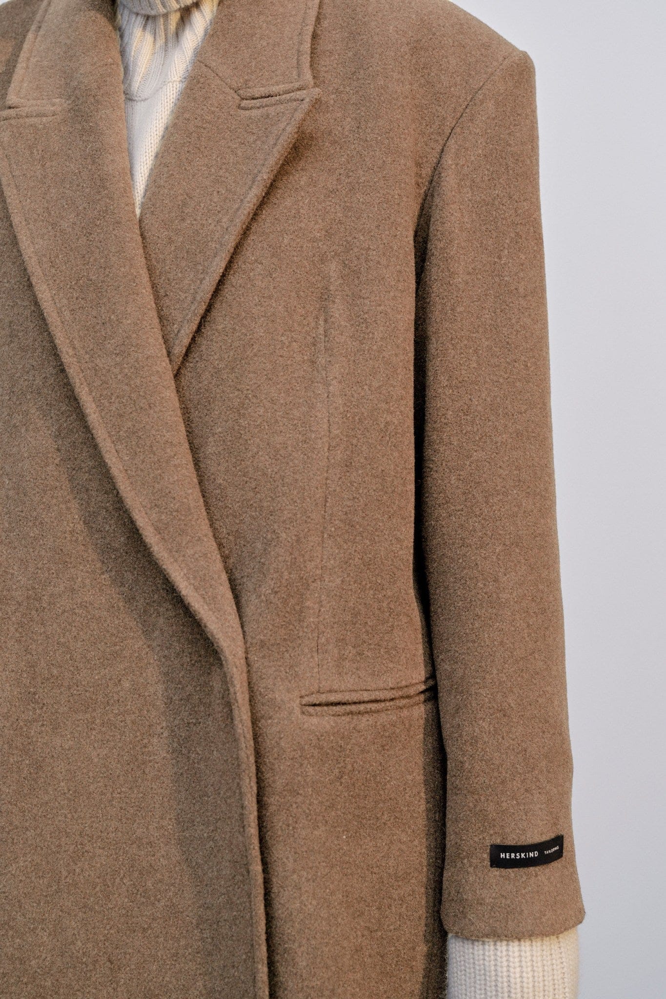 Drew Coat - Croissant made by HERSKIND