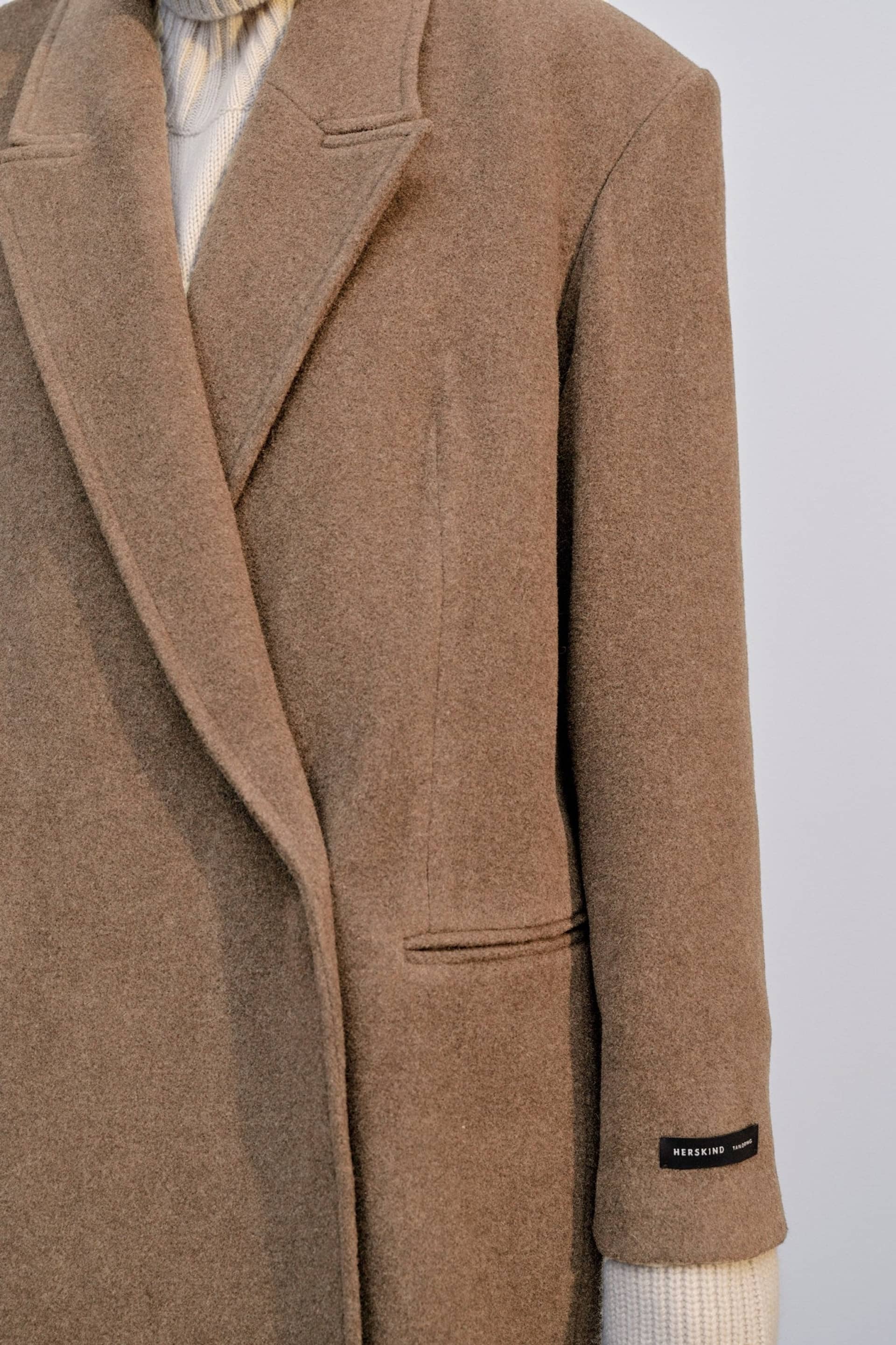 Drew Coat - Croissant made by HERSKIND