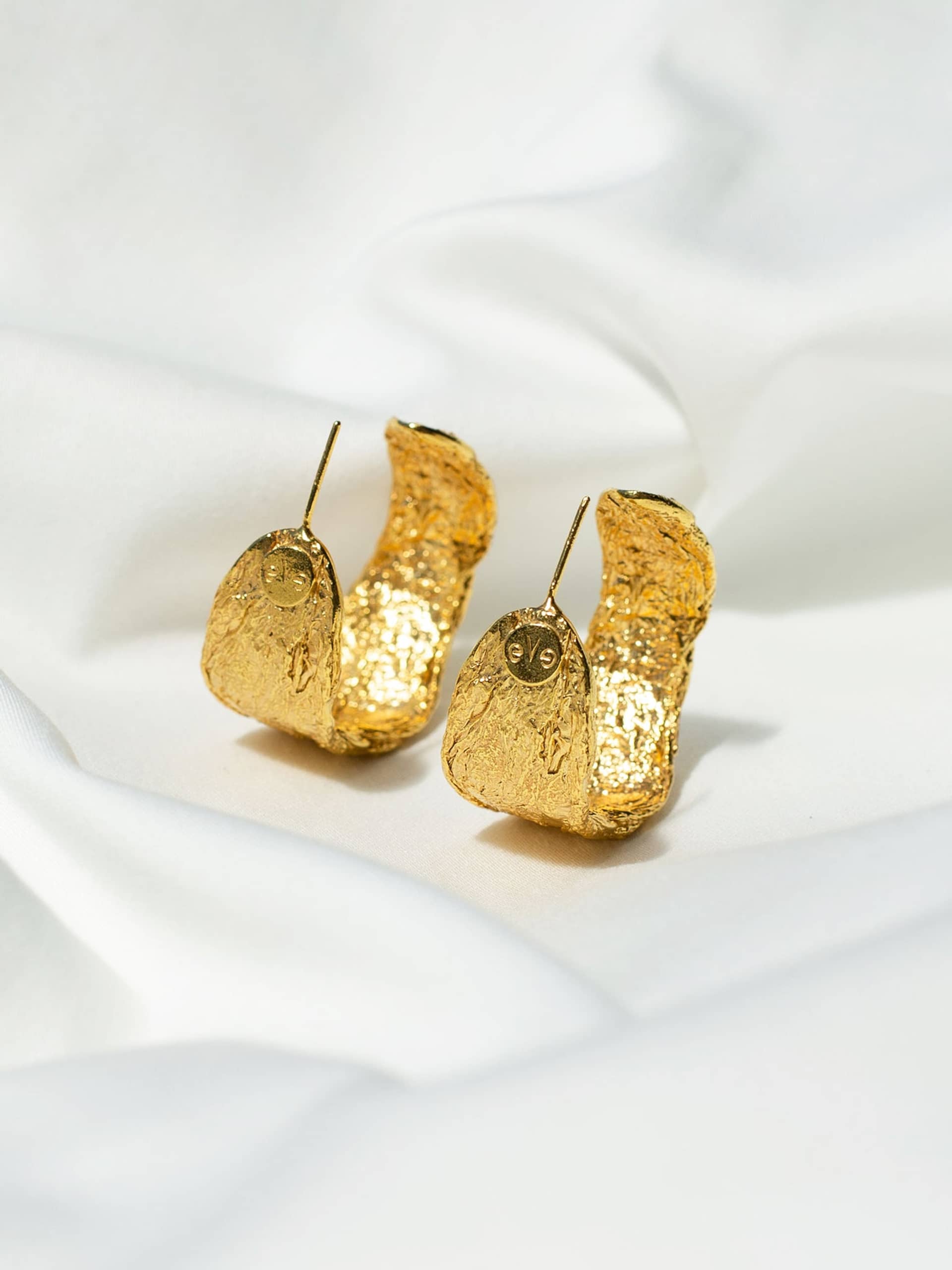 Archaic Chunky Hoop Earrings Gold in Gold made by Eva Remenyi