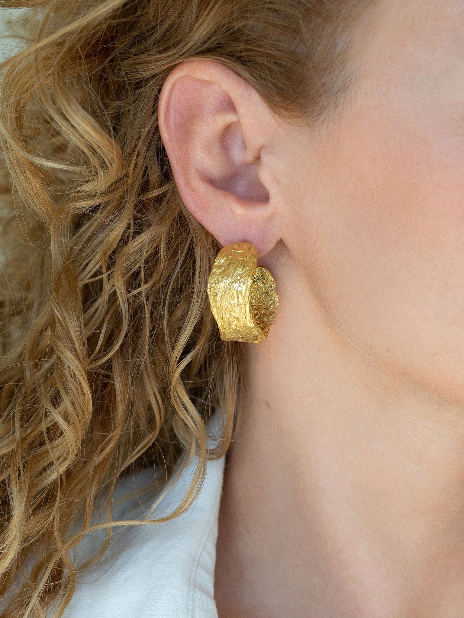 Archaic Chunky Hoop Earrings Gold in Gold made by Eva Remenyi