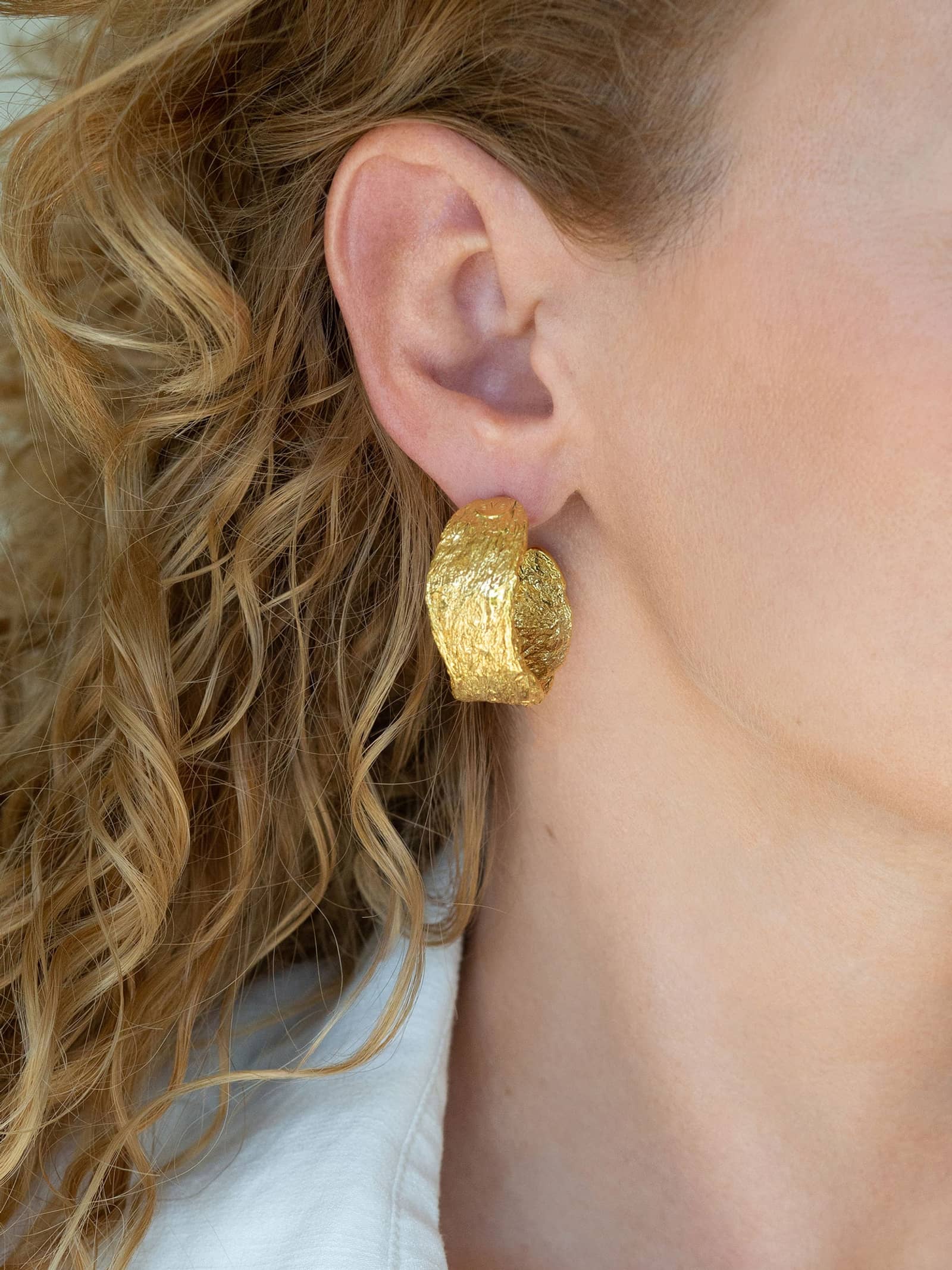 Archaic Chunky Hoop Earrings Gold in Gold made by Eva Remenyi