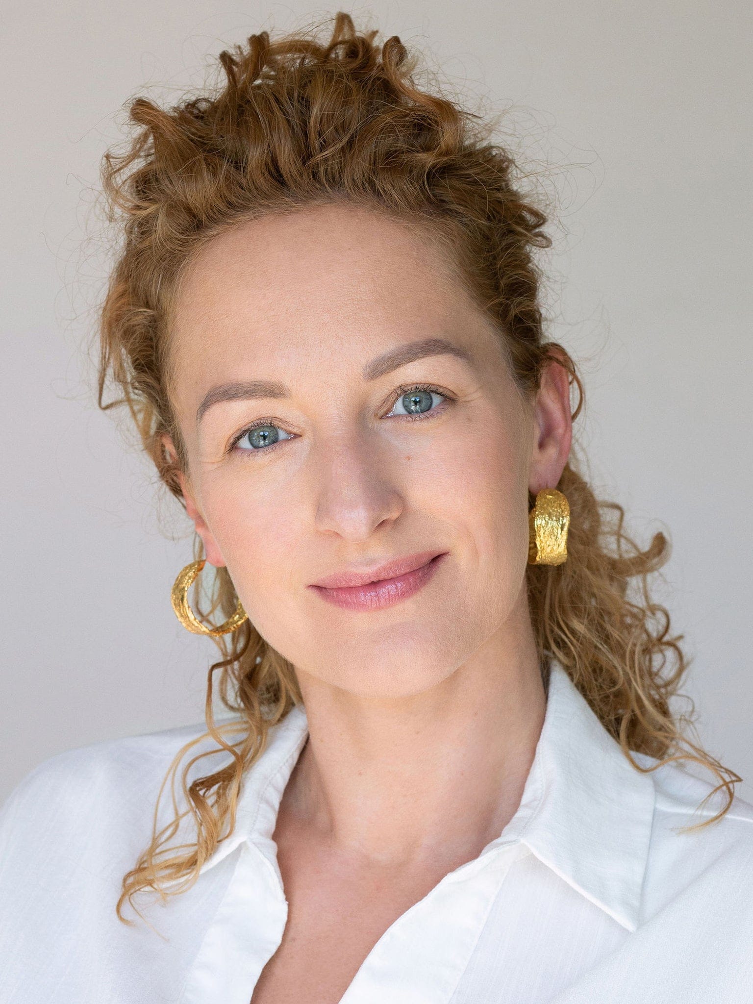 Archaic Chunky Hoop Earrings Gold in Gold made by Eva Remenyi