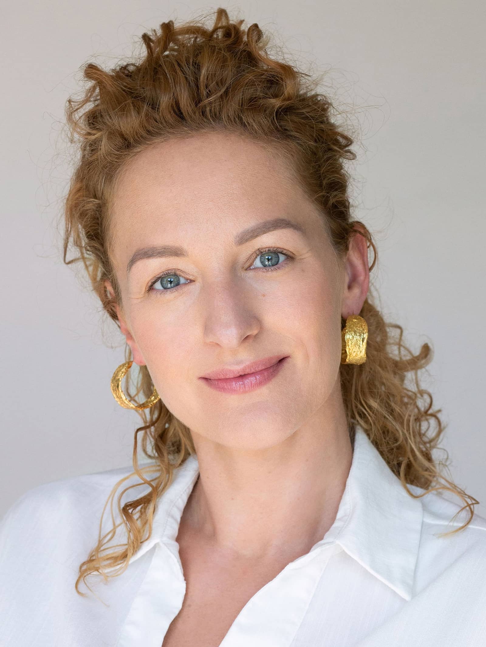 Archaic Chunky Hoop Earrings Gold in Gold made by Eva Remenyi