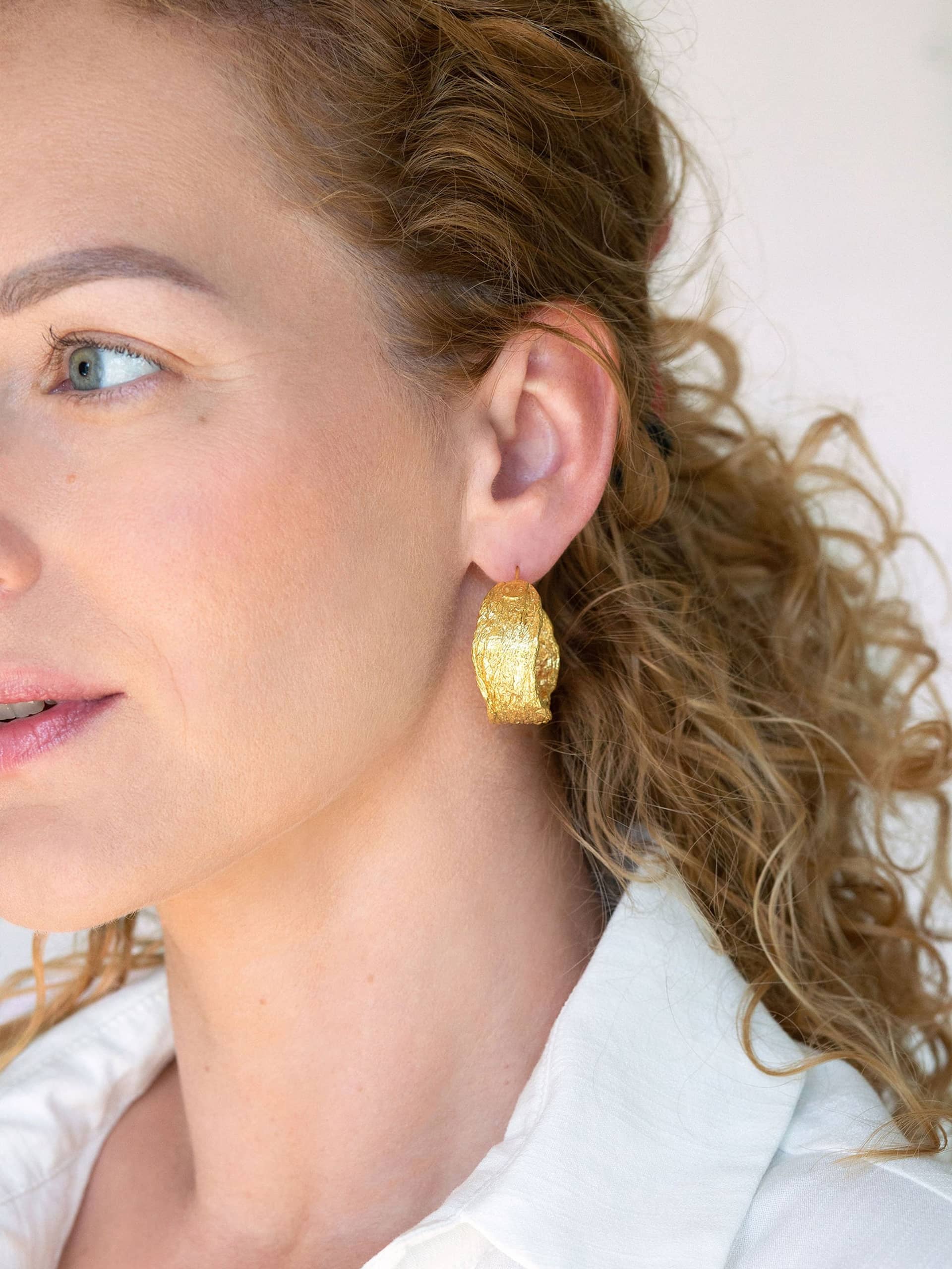 Archaic Chunky Hoop Earrings Gold in Gold made by Eva Remenyi