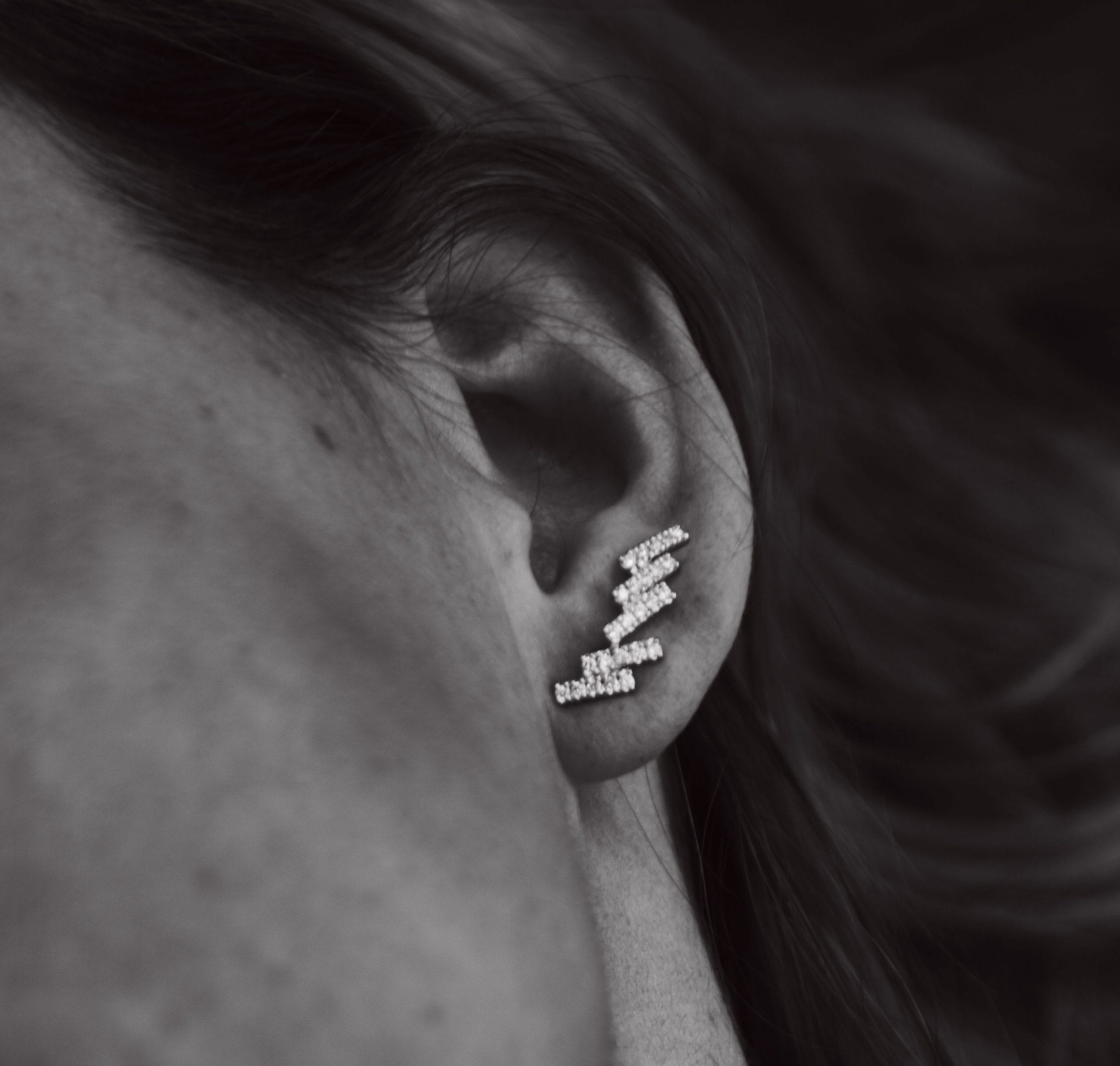 PENDIENTE CRAWLER SKYLINE made by Gold & Roses