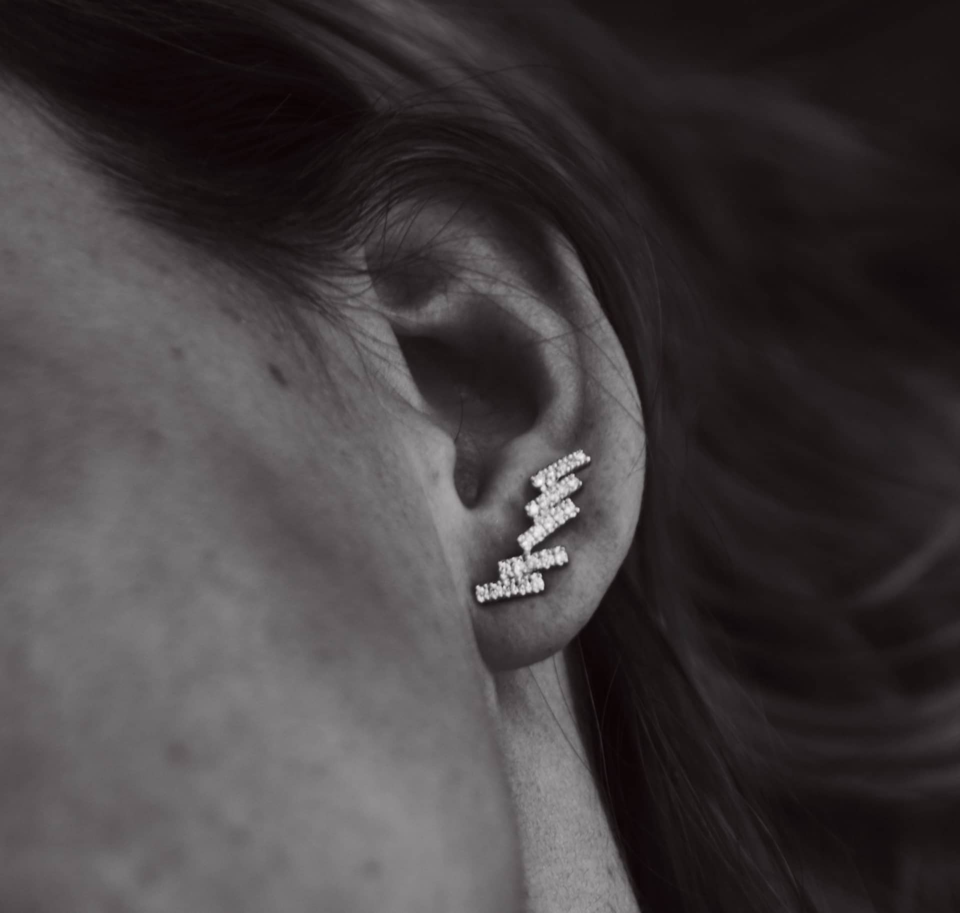 PENDIENTE CRAWLER SKYLINE made by Gold & Roses