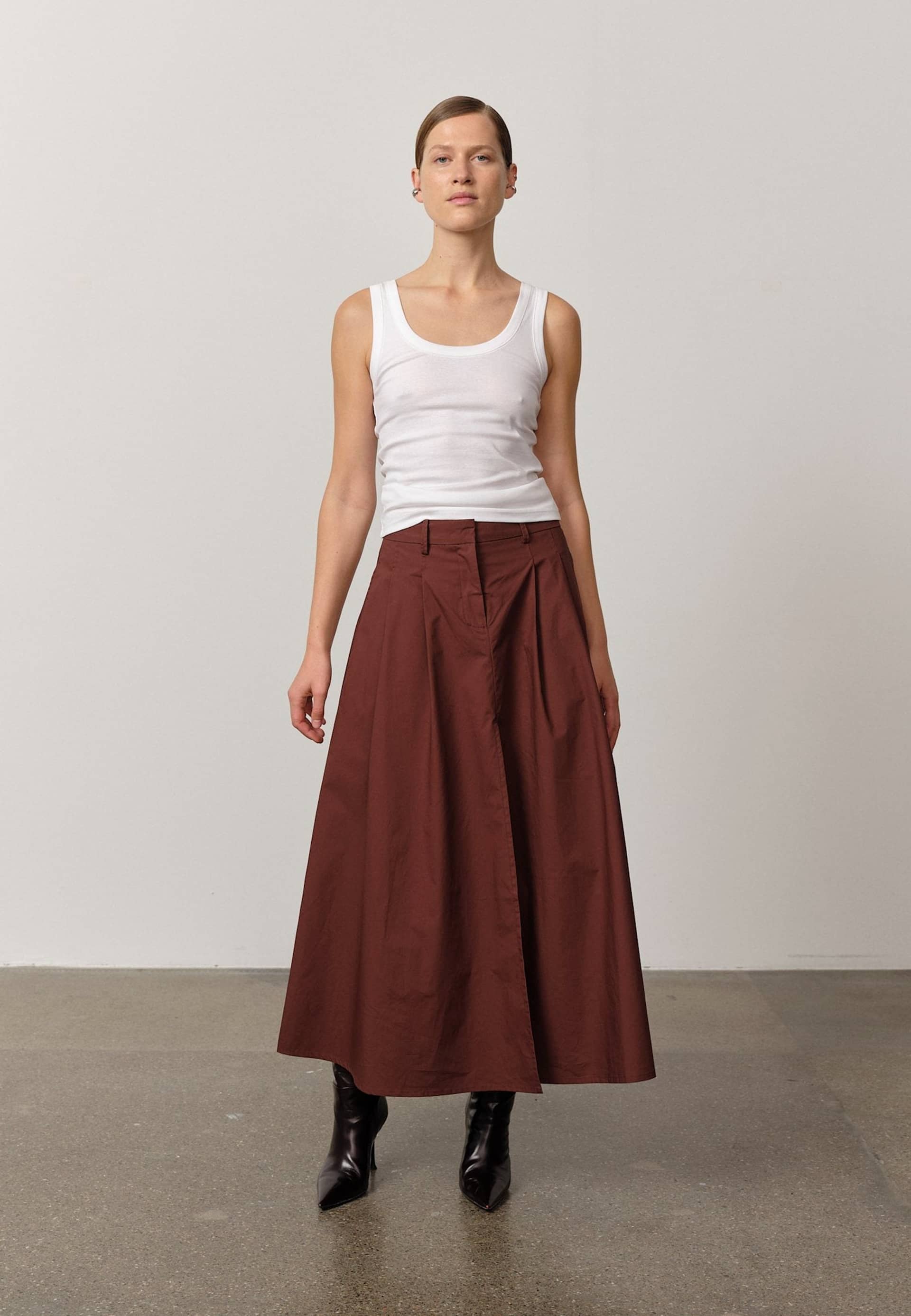 Bryan Skirt - Mahogany made by HERSKIND