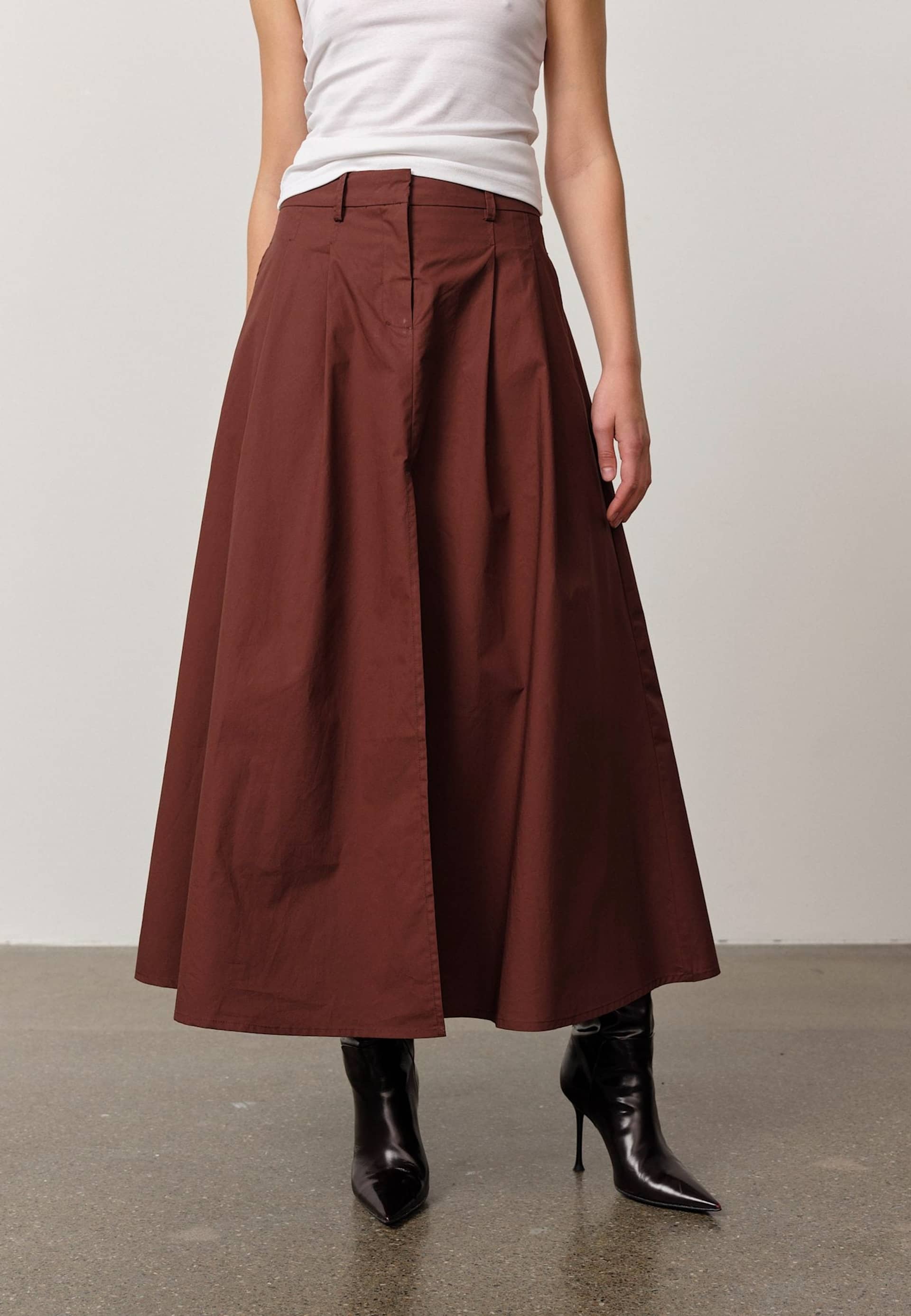 Bryan Skirt - Mahogany made by HERSKIND