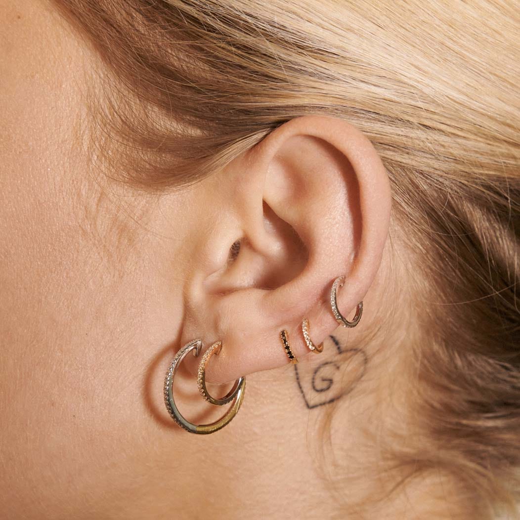 HUGGIE WHITE DIAMOND & YELLOW GOLD - 8mm made by ENNUI