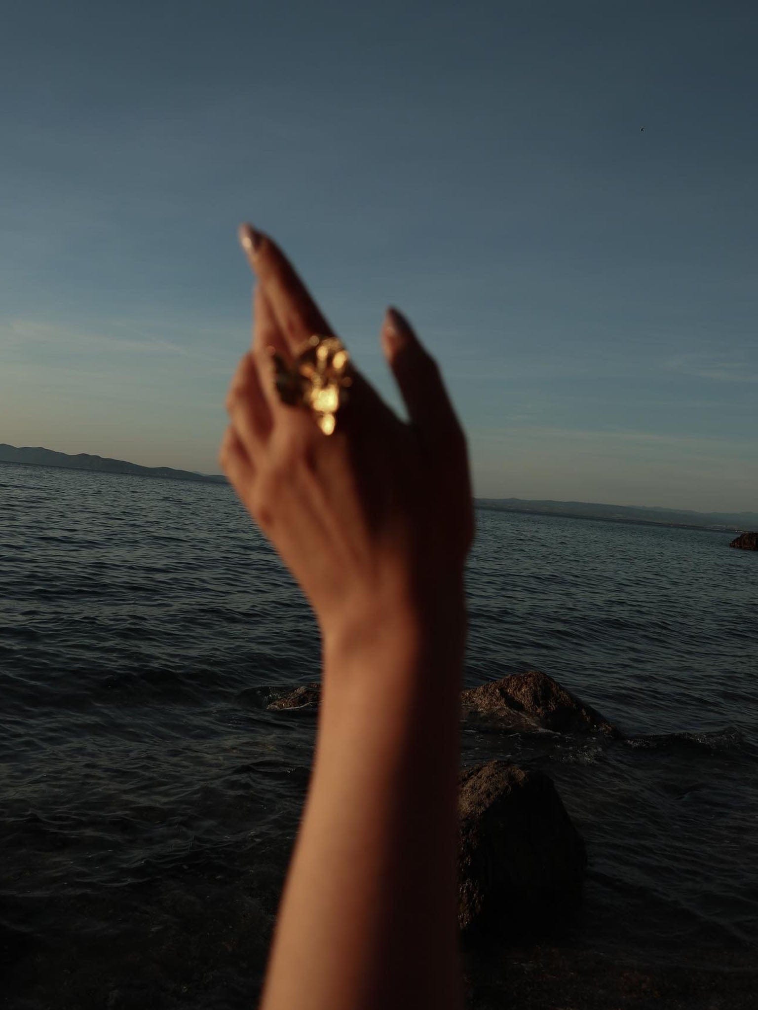 Artemis Ring Gold in Gold made by Eva Remenyi