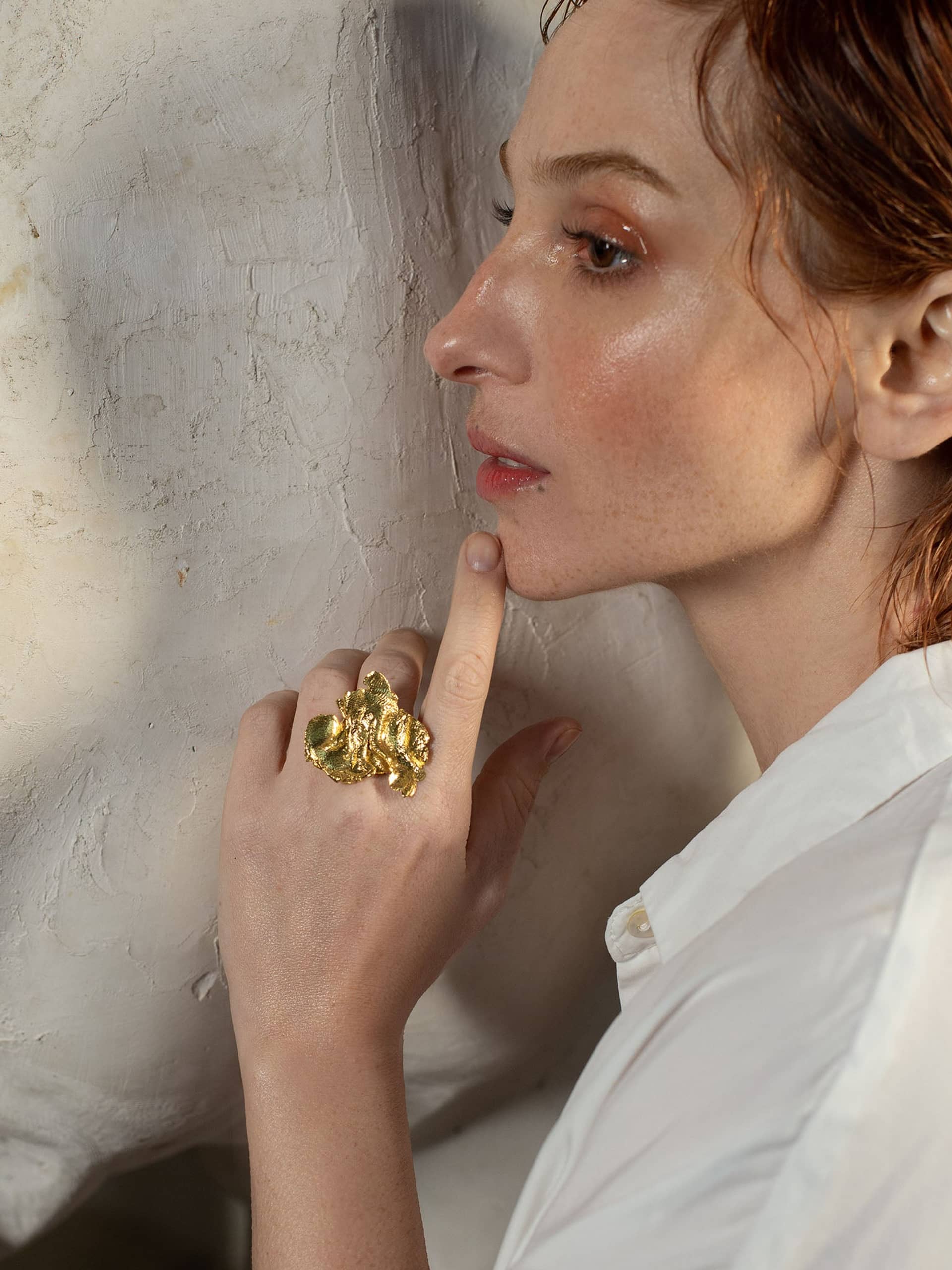 Artemis Ring Gold in Gold made by Eva Remenyi