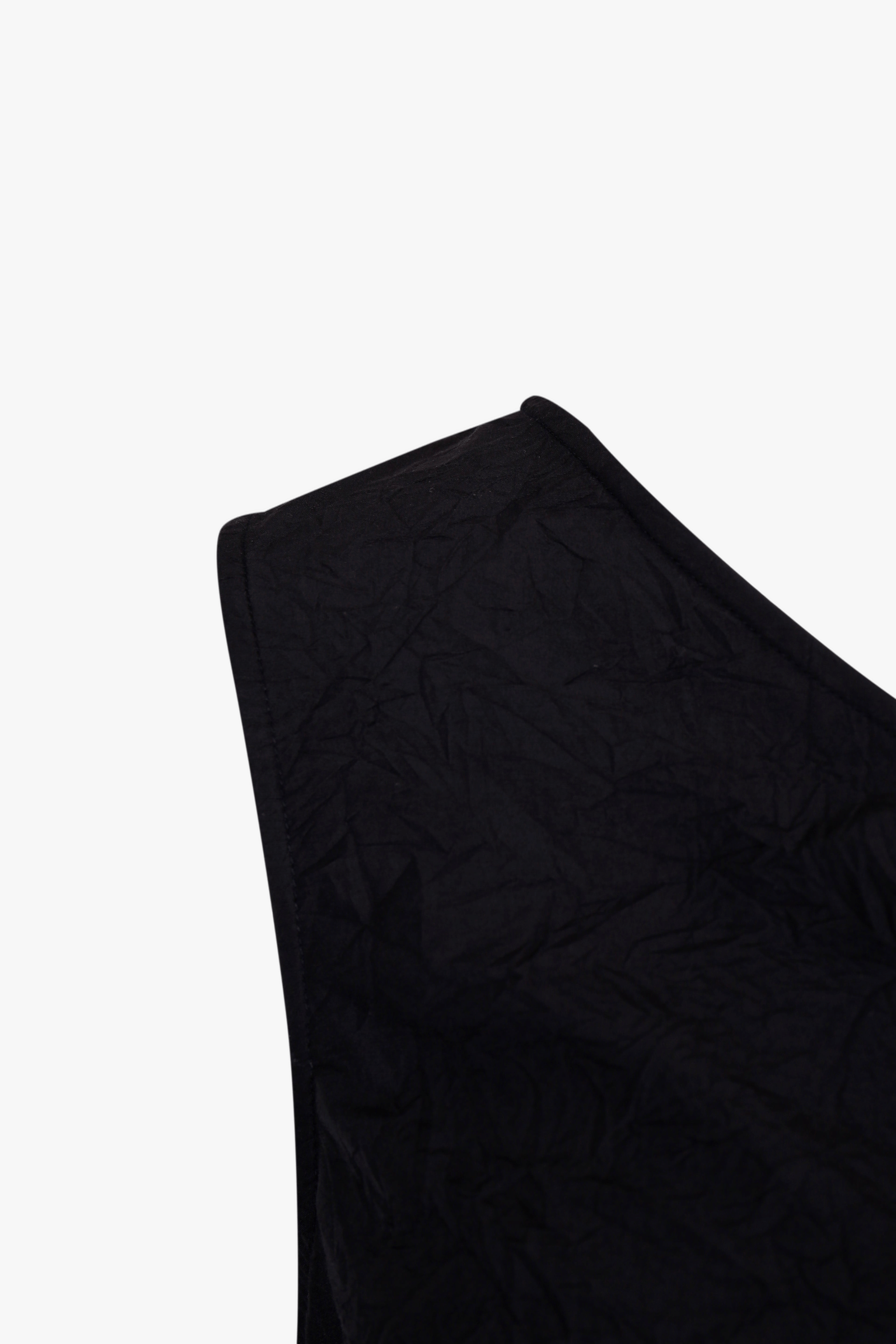 BLACK CRINKLED TEXTURE SLEEVELESS TOP made by YIBRI