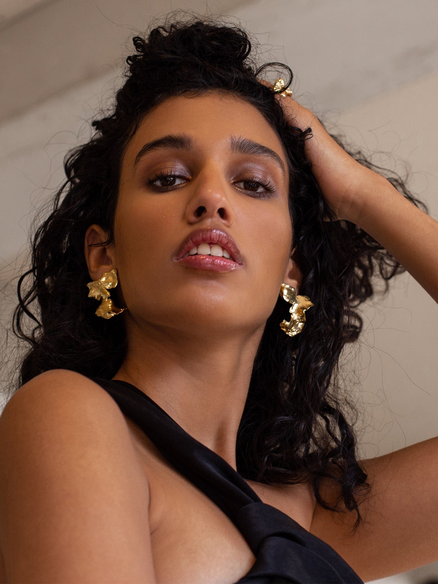 Talisman Flow Earrings Gold made by Eva Remenyi