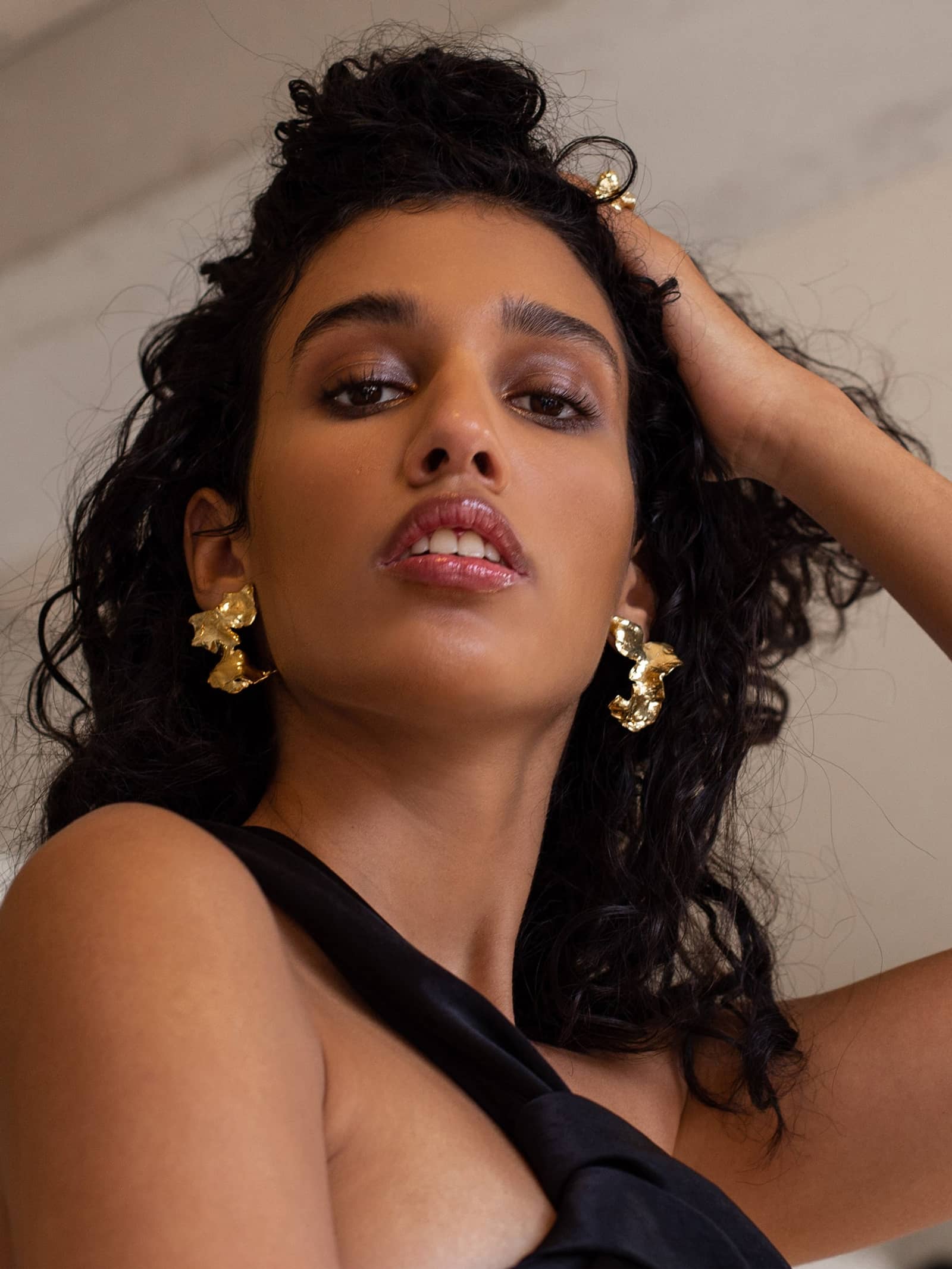 Talisman Flow Earrings Gold made by Eva Remenyi