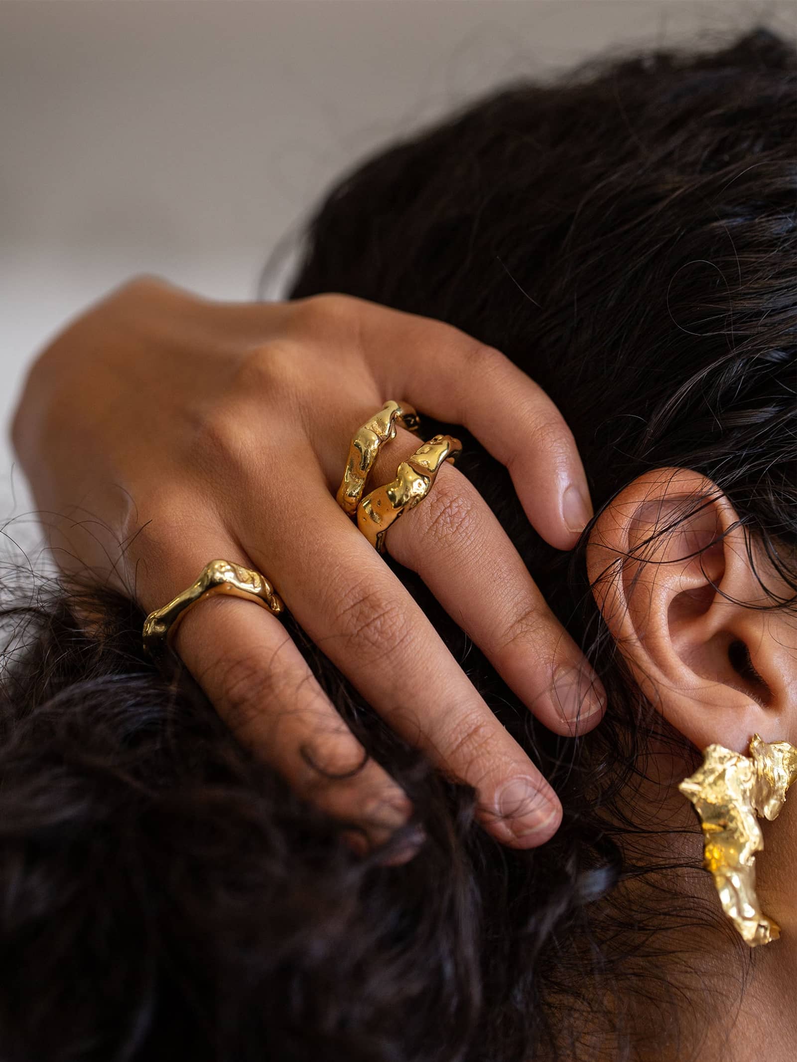 Talisman Flow Earrings Gold made by Eva Remenyi