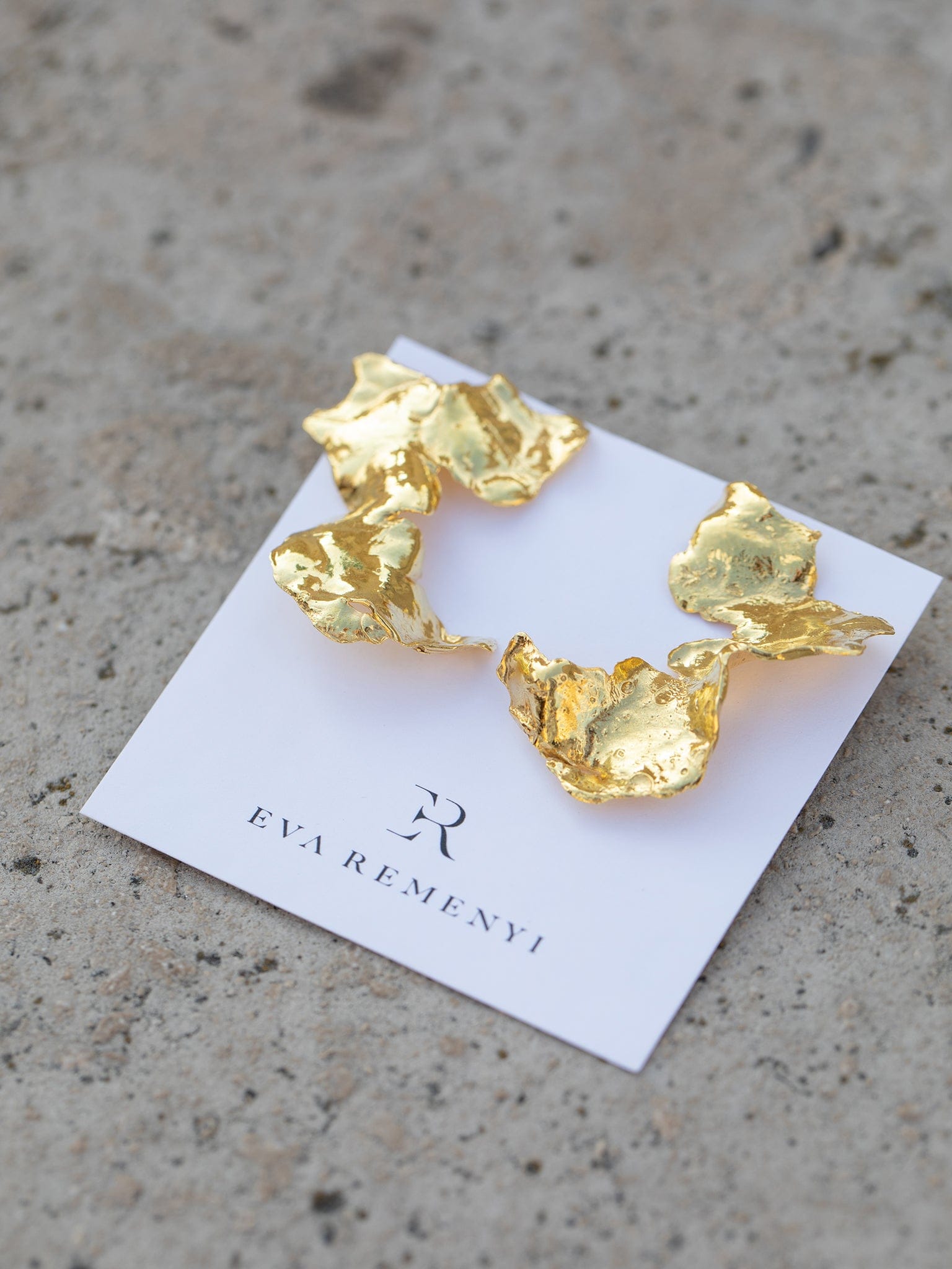 Talisman Flow Earrings Gold made by Eva Remenyi