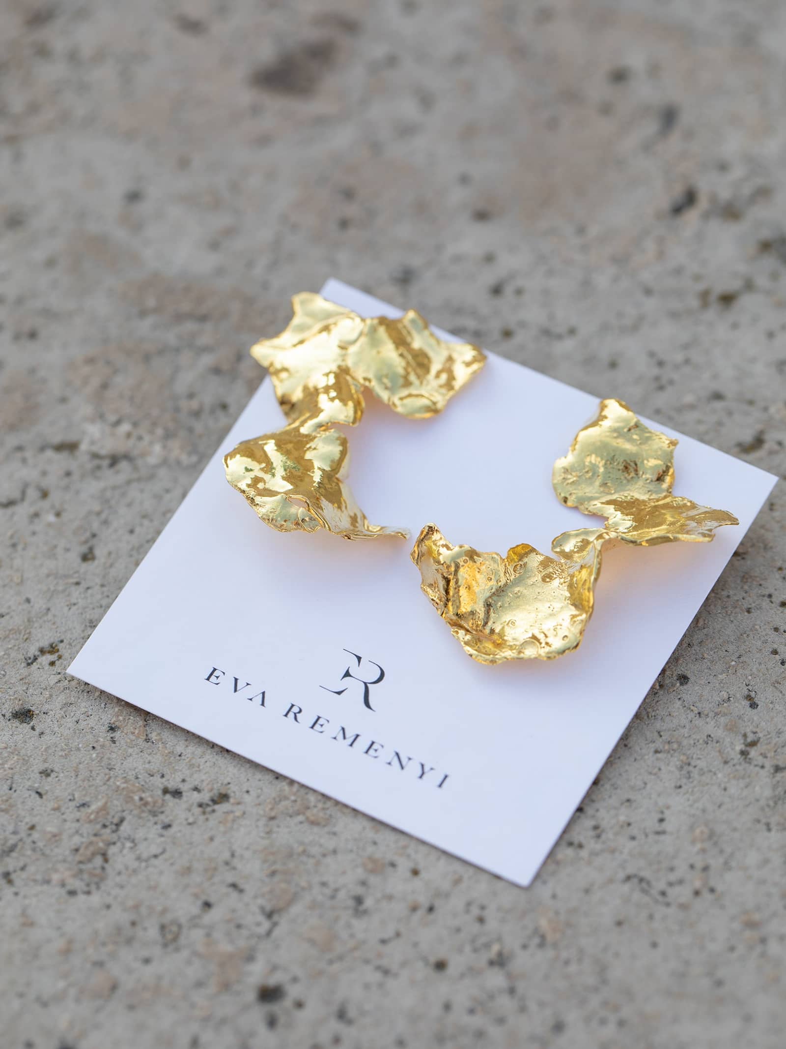 Talisman Flow Earrings Gold made by Eva Remenyi